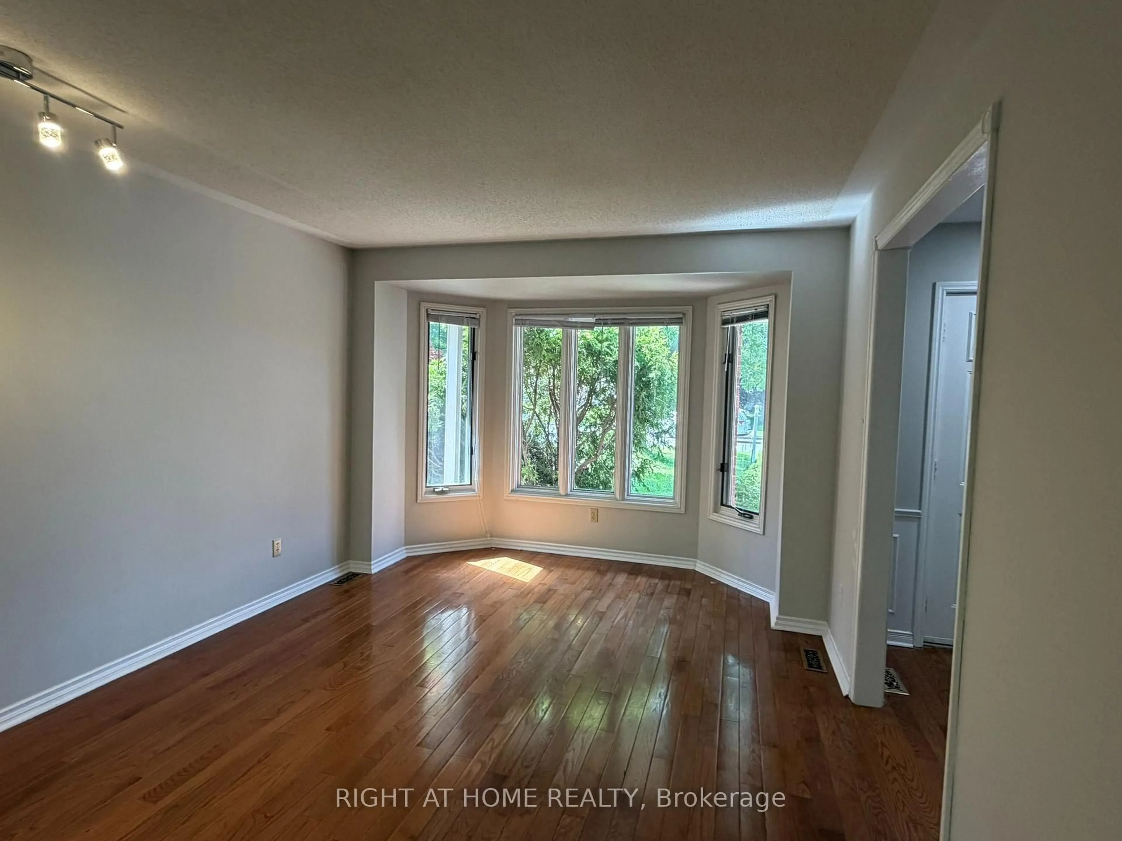 A pic of a room for 1004 ALDERSBROOK Rd, London North Ontario N6G 4N5