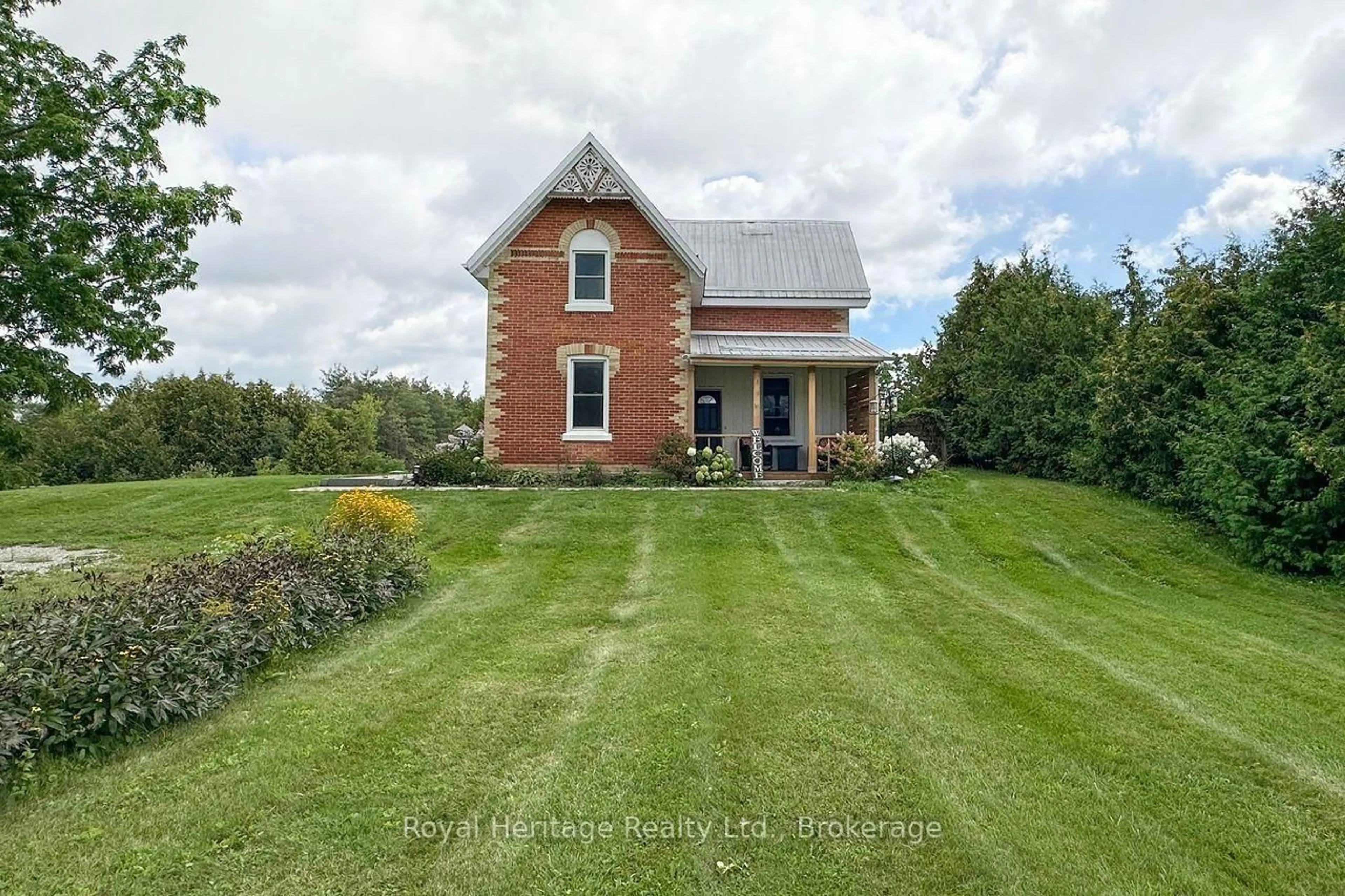 A pic from outside/outdoor area/front of a property/back of a property/a pic from drone, unknown for 49 King St, Kawartha Lakes Ontario K0M 2T0