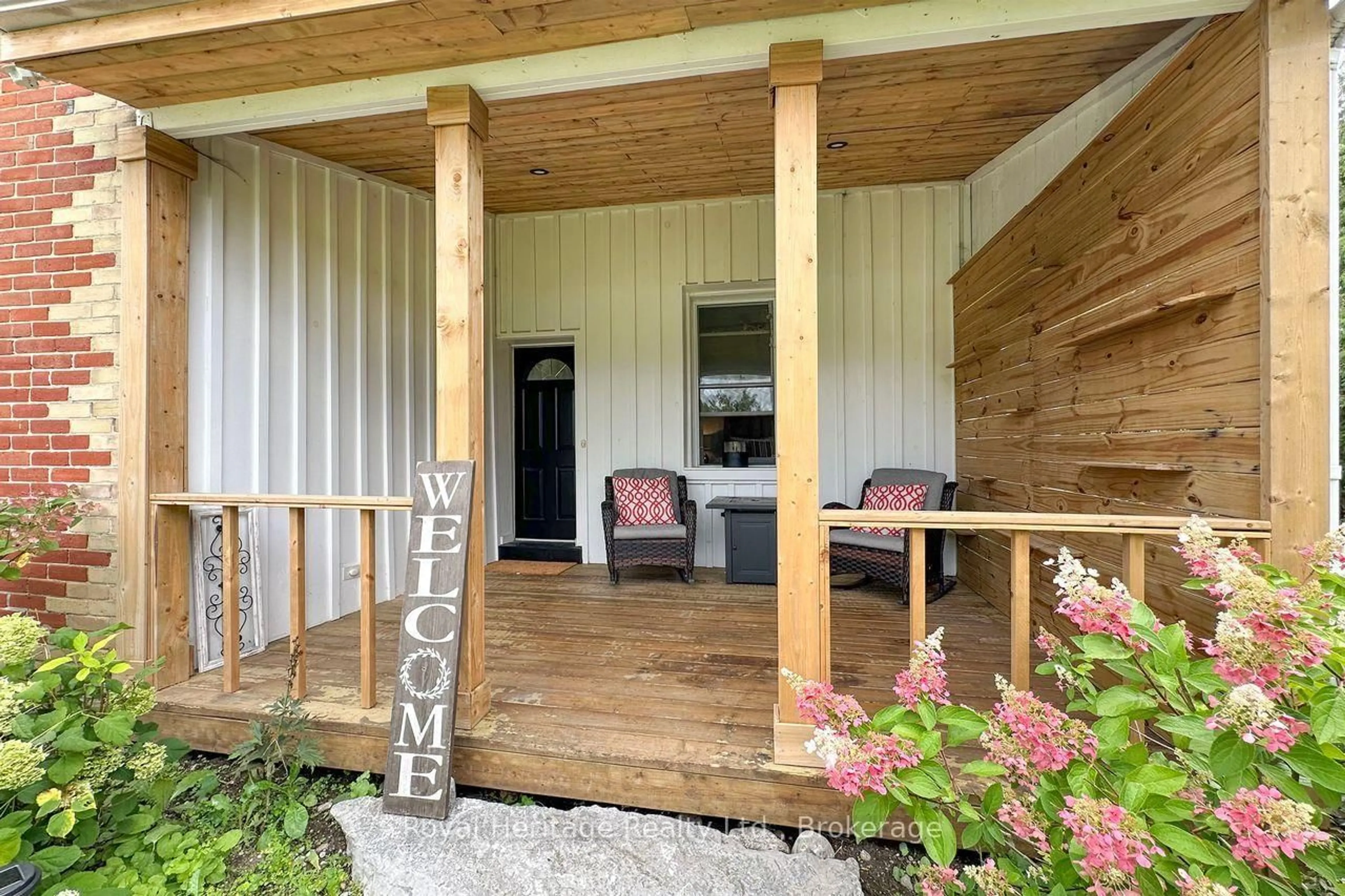 Patio, street for 49 King St, Kawartha Lakes Ontario K0M 2T0