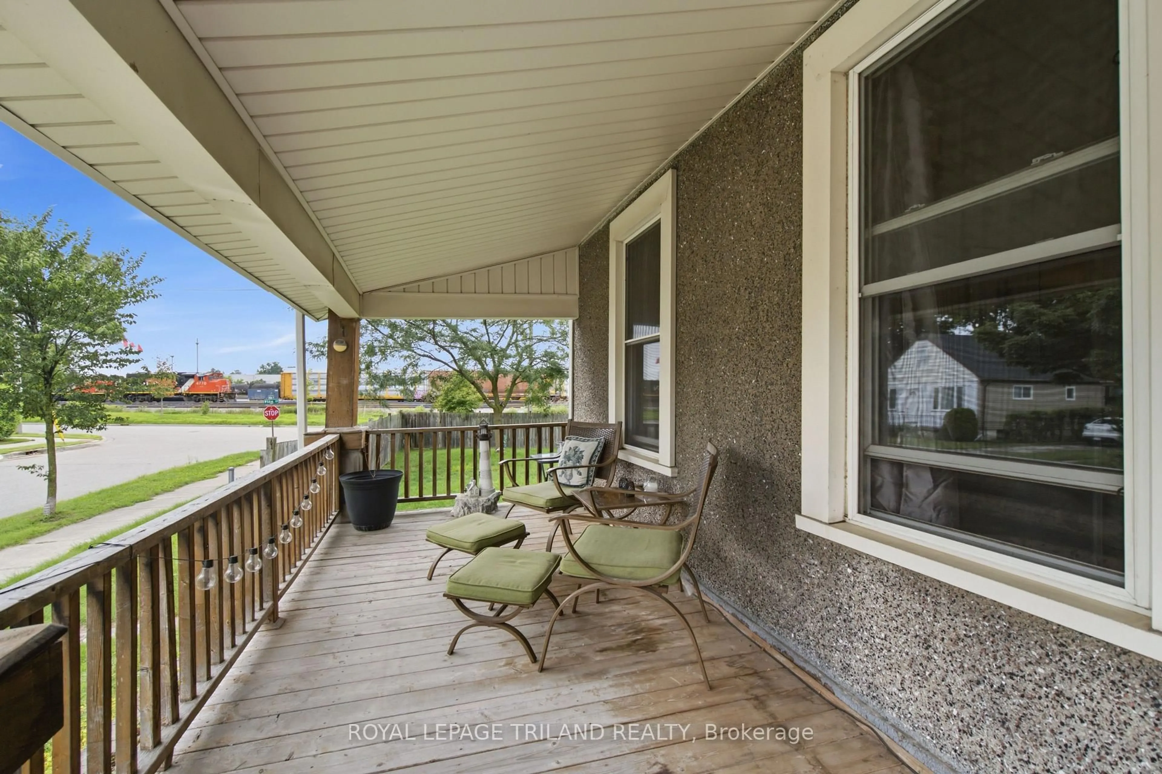 Patio, water/lake/river/ocean view for 132 Oak St, London East Ontario N5Z 2H6