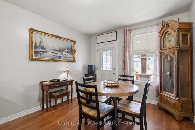 132 Oak St, London East 3