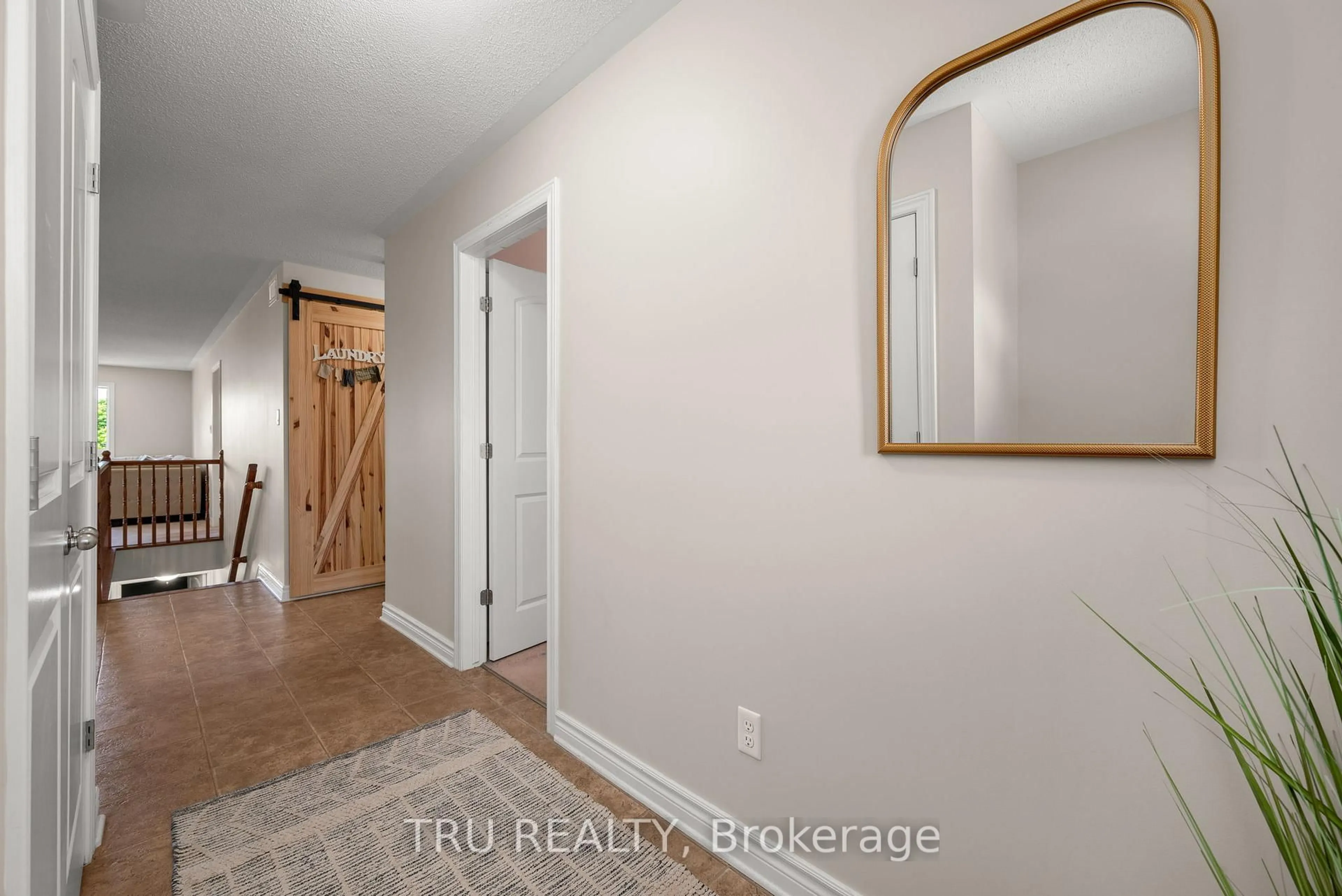 Indoor entryway for 76 Johanna St, Almonte Ontario K0A 1A0