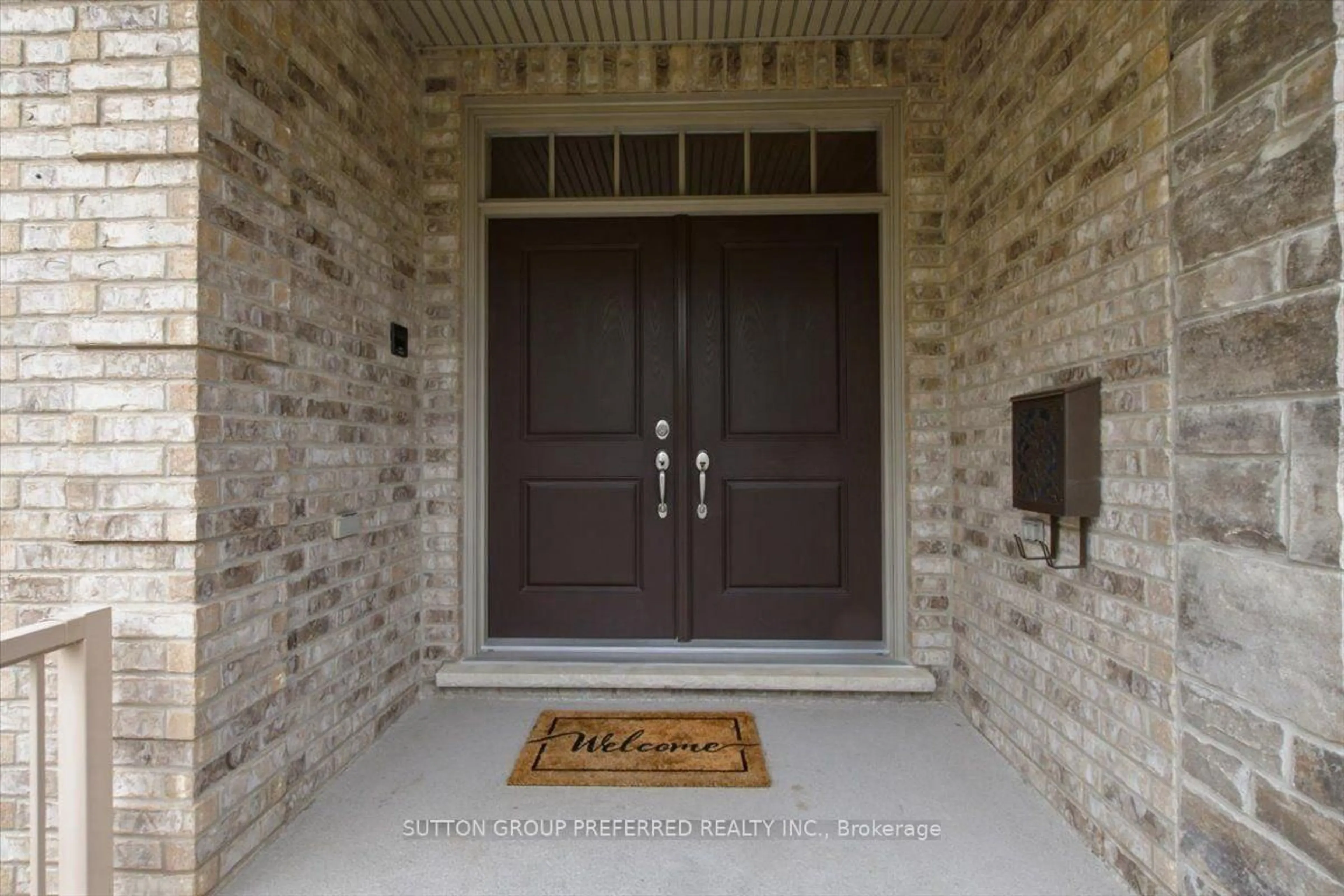 Indoor entryway for 725 Eagletrace Dr #63, London North Ontario N6G 0J7