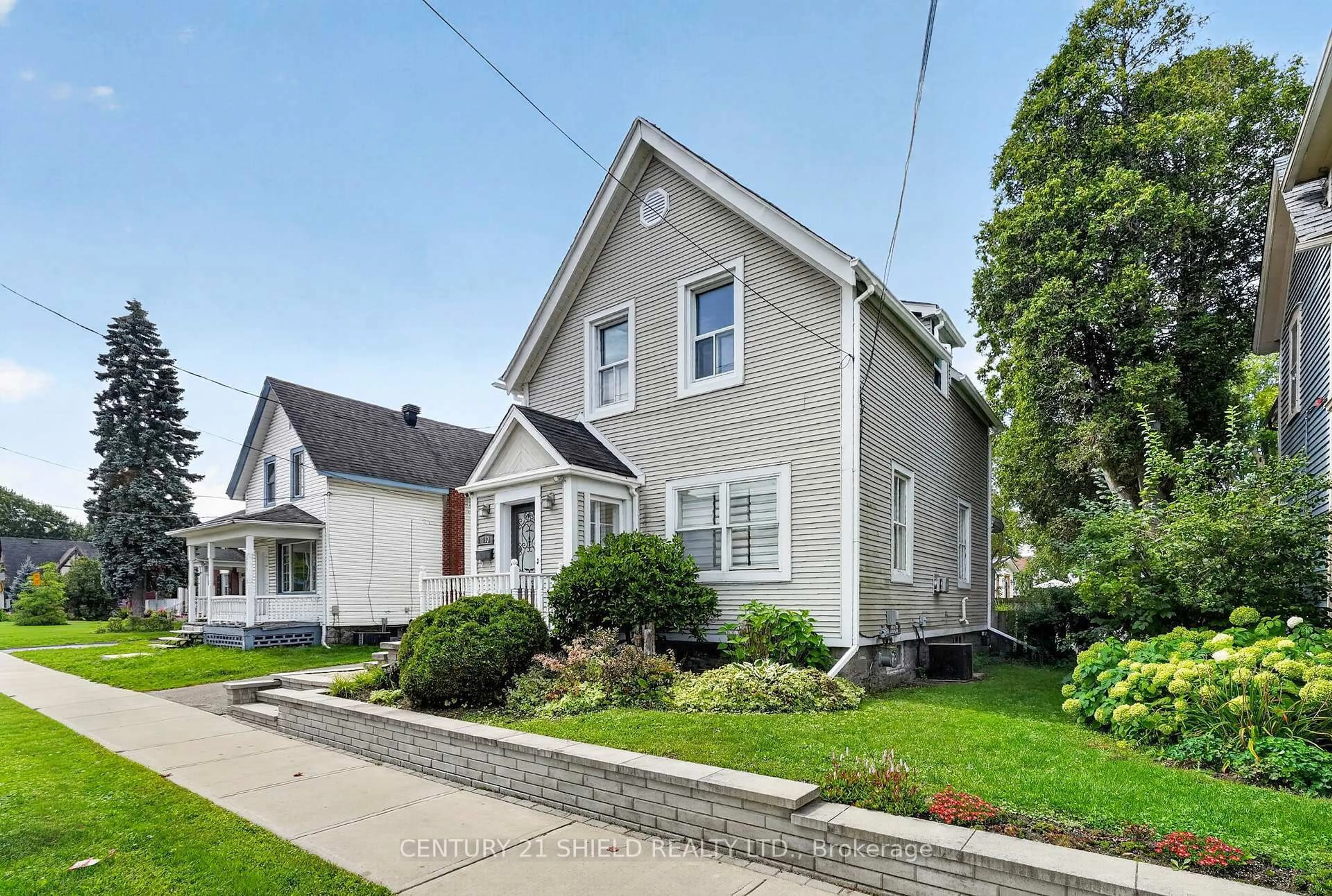 Home with vinyl exterior material, street for 430 Sydney St, Cornwall Ontario K6H 3H8