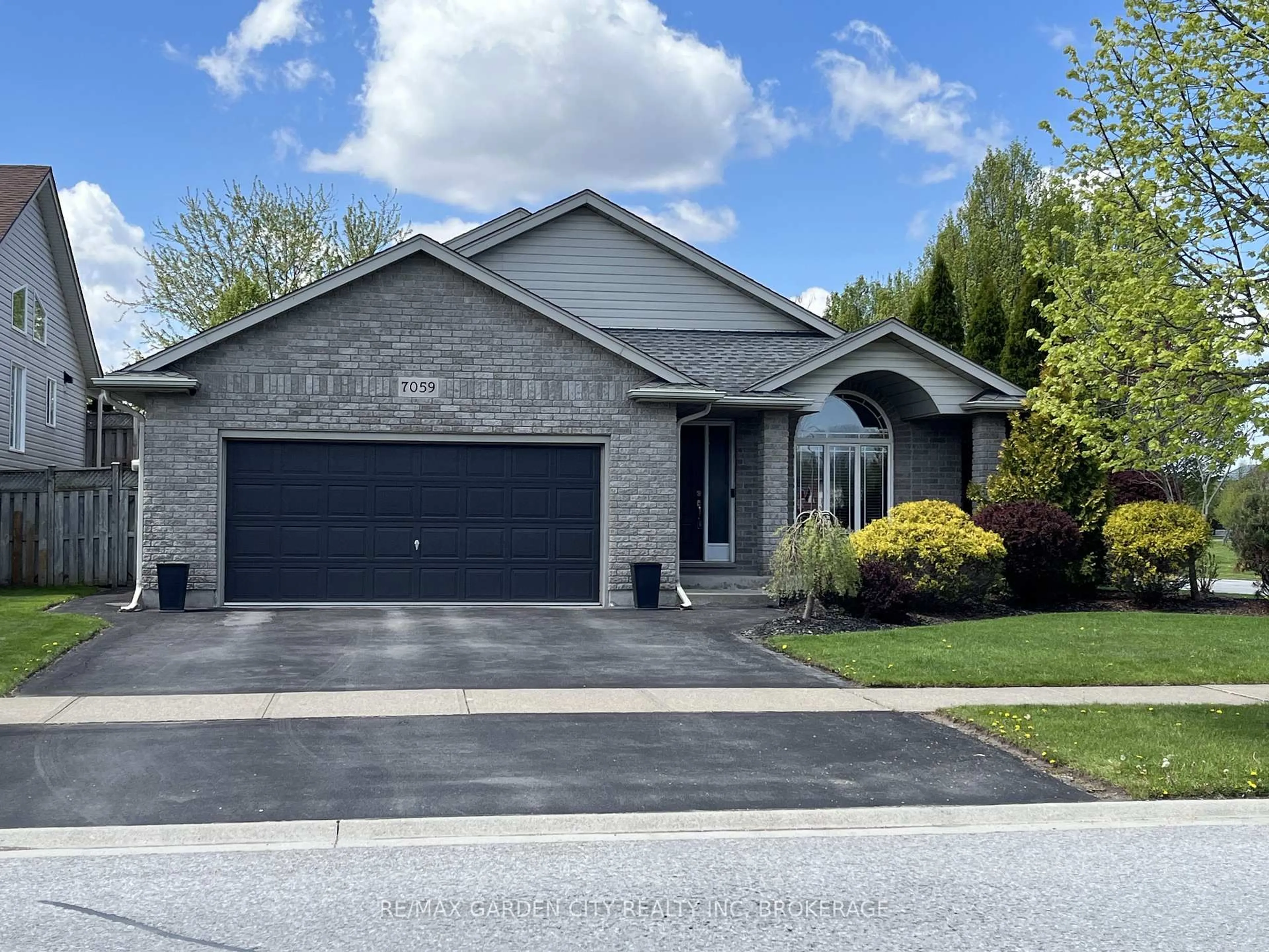 Home with brick exterior material, street for 7059 Parkside Rd, Niagara Falls Ontario L2H 3L6