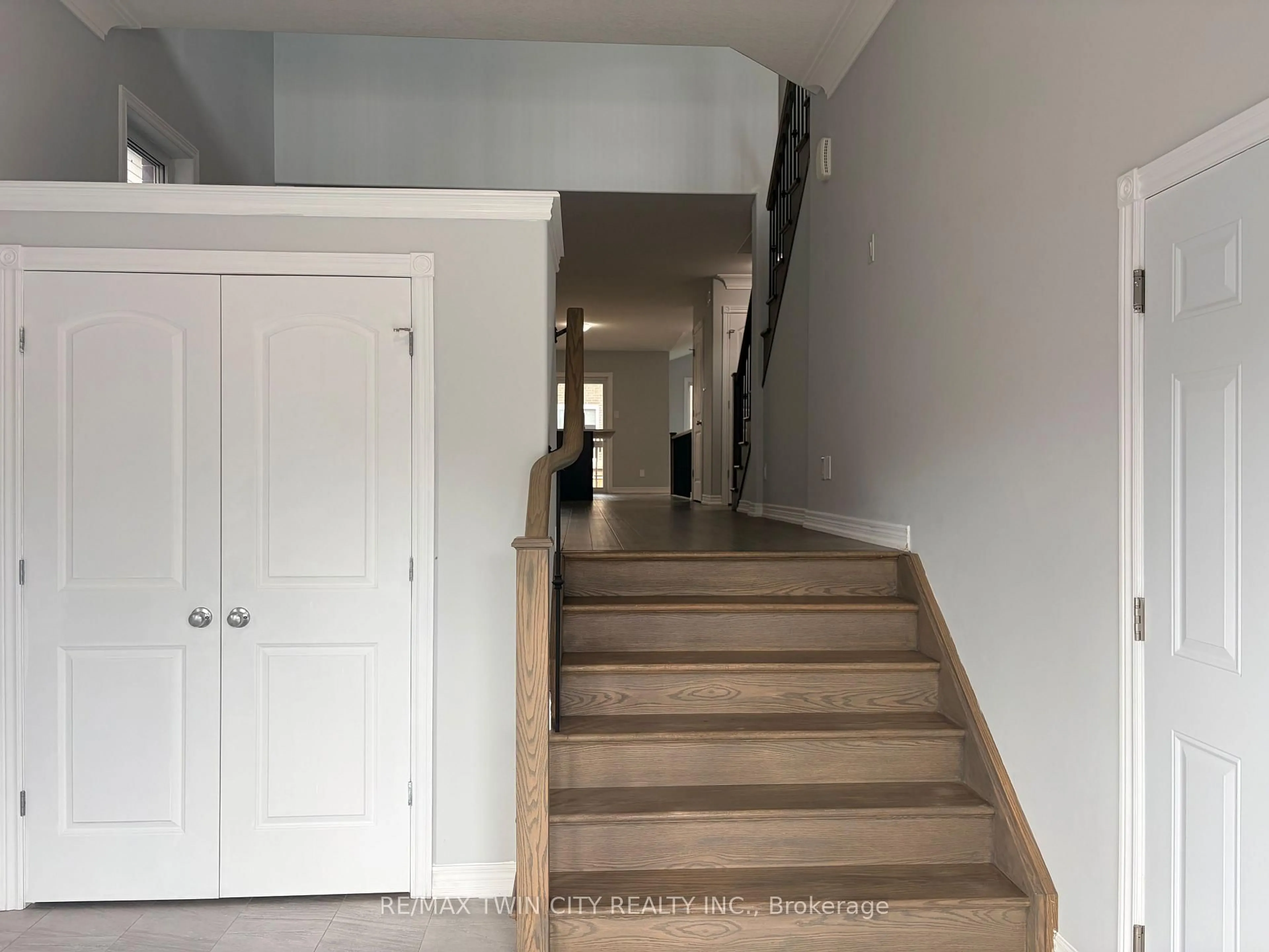 Unknown for 613 Lemay Grve, Peterborough Ontario K9K 0G9