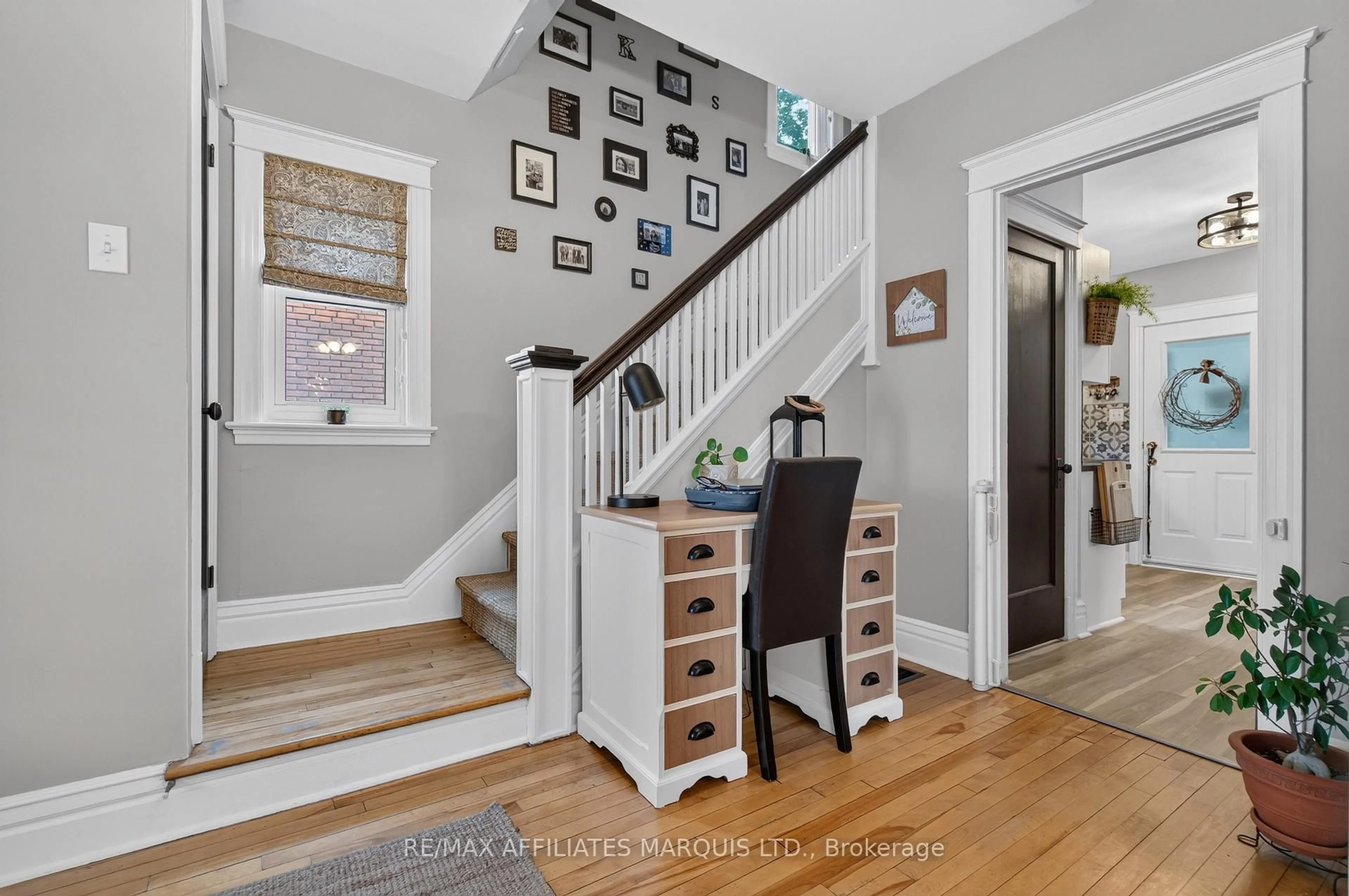Indoor entryway for 412 York St, Cornwall Ontario K6J 3Z5