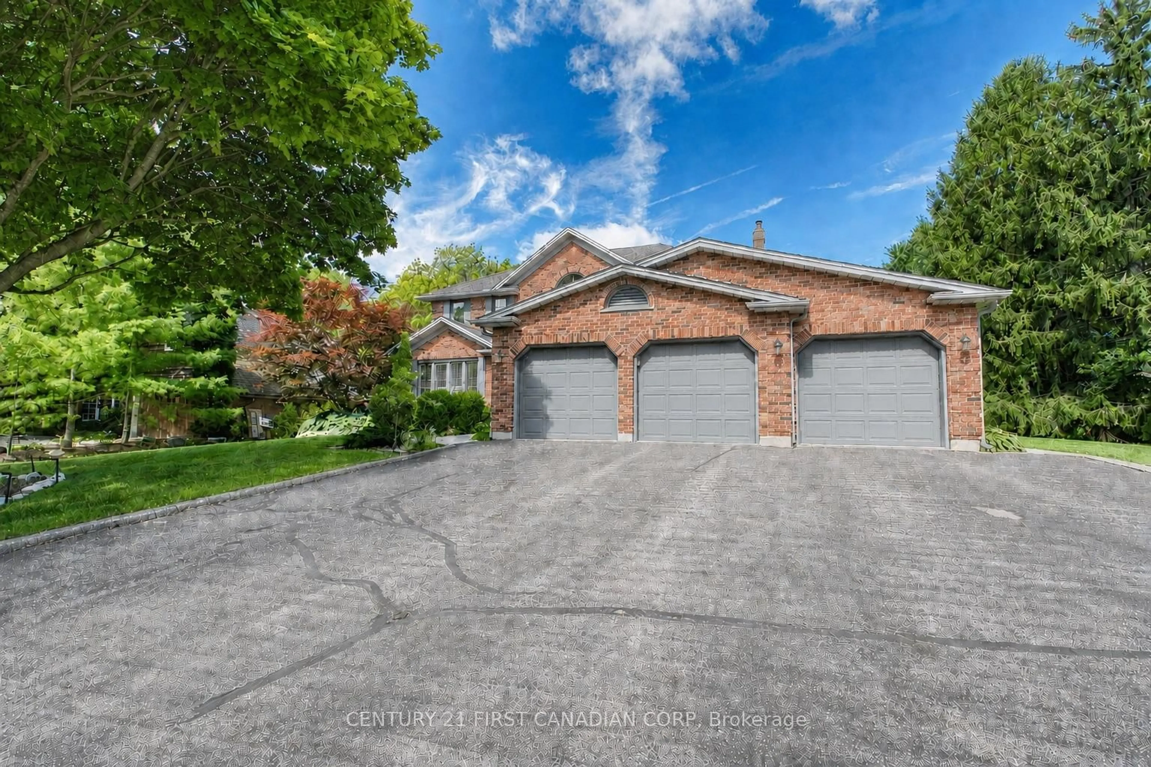 A pic from outside/outdoor area/front of a property/back of a property/a pic from drone, street for 23 SHETLAND Cres, London North Ontario N5X 3P6