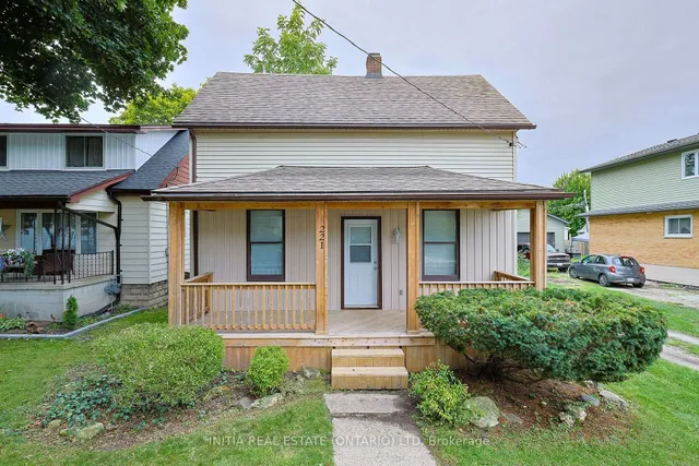 221 Bright St, Sarnia 1