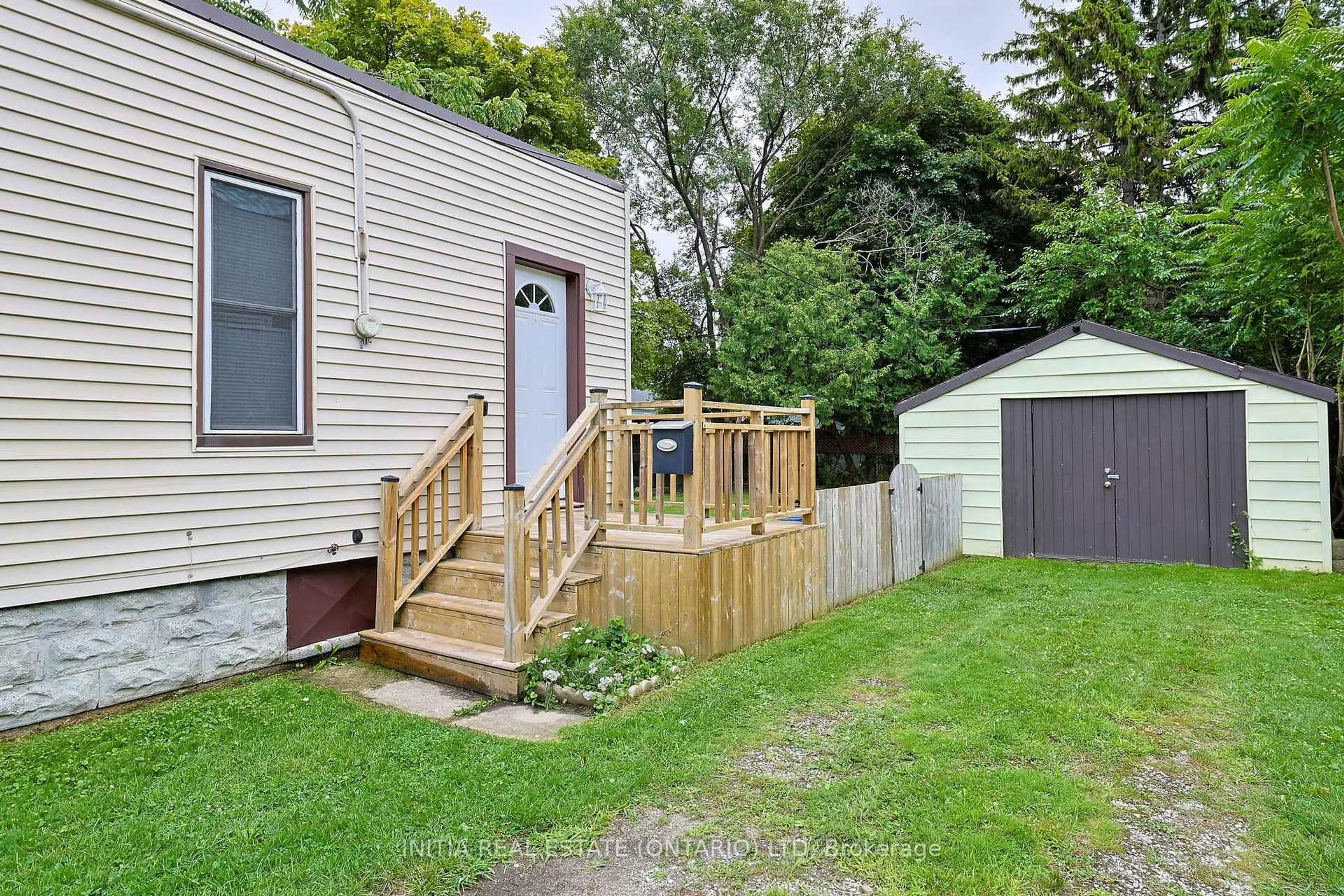 Patio, street for 221 Bright St, Sarnia Ontario N7T 4E9