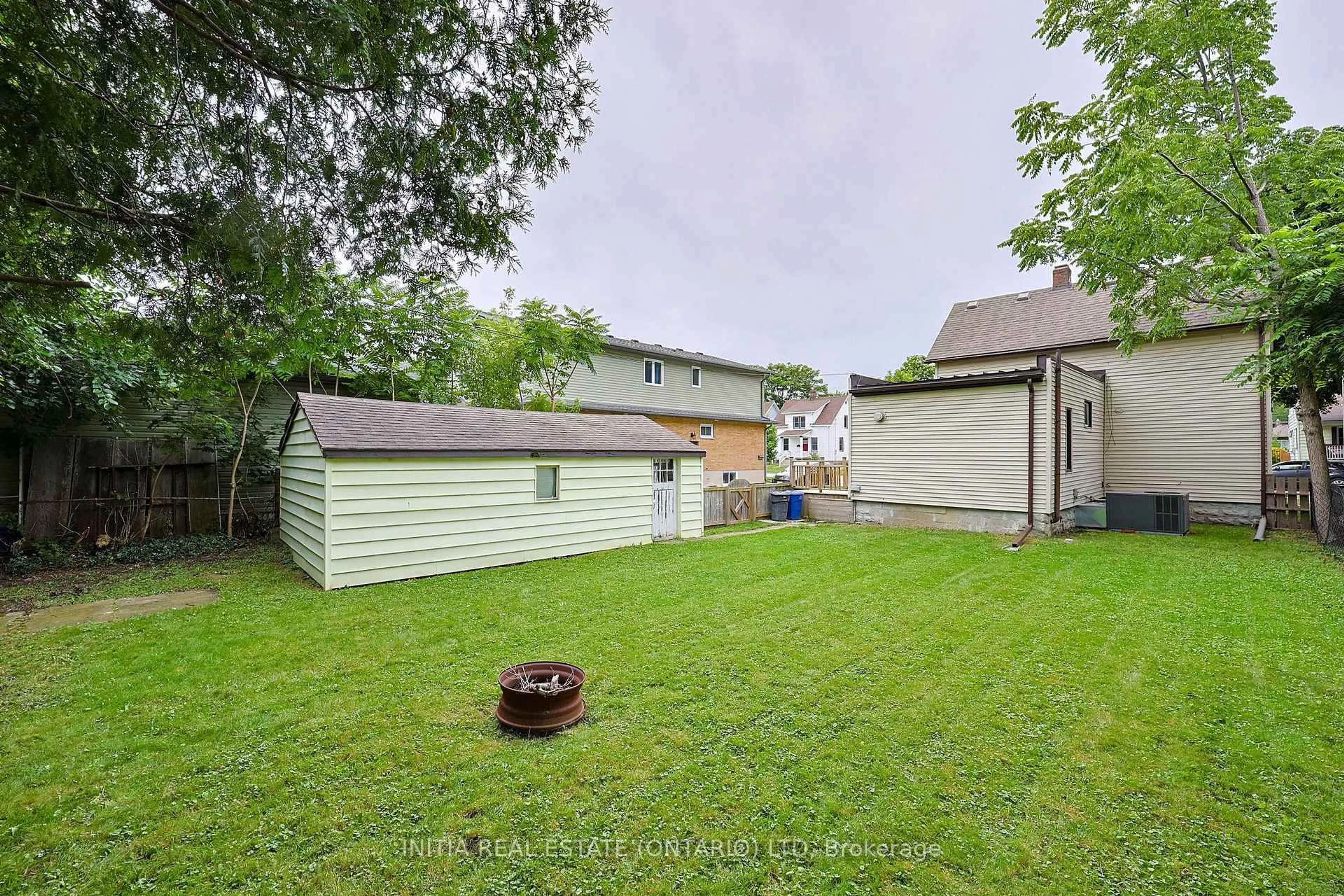 Unknown for 221 Bright St, Sarnia Ontario N7T 4E9