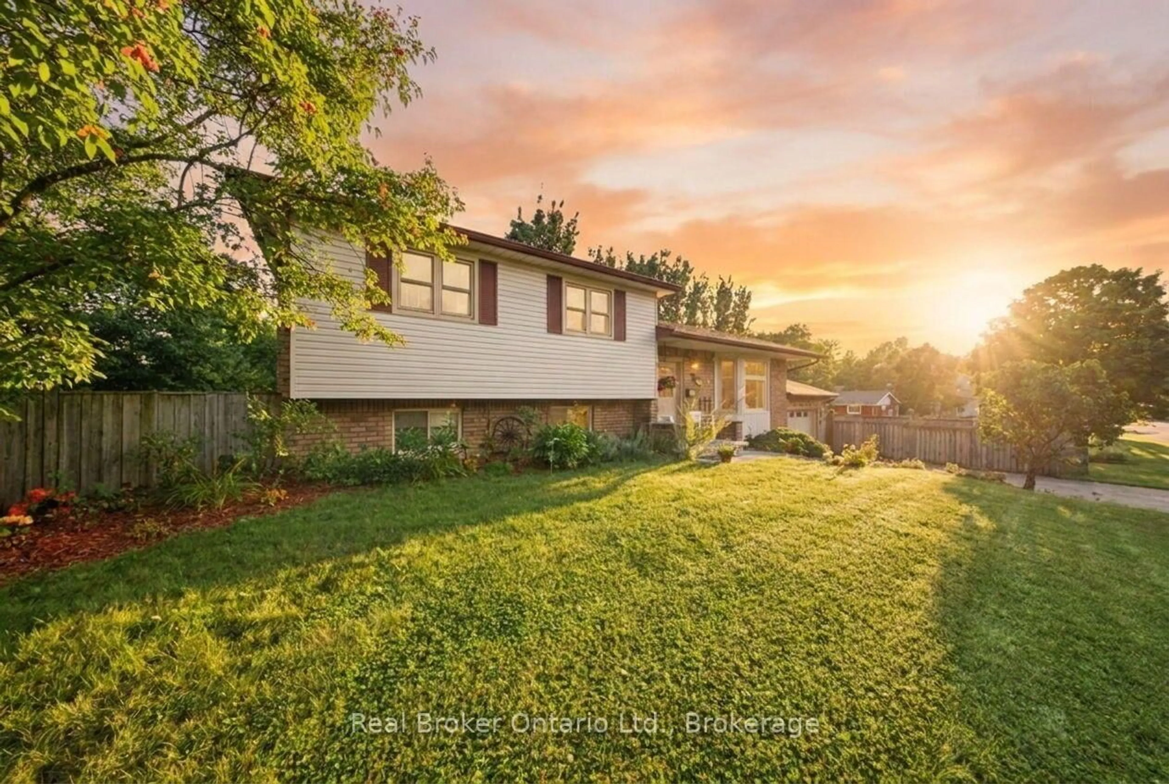 A pic from outside/outdoor area/front of a property/back of a property/a pic from drone, street for 134 Frederick St, Guelph/Eramosa Ontario N0B 2K0