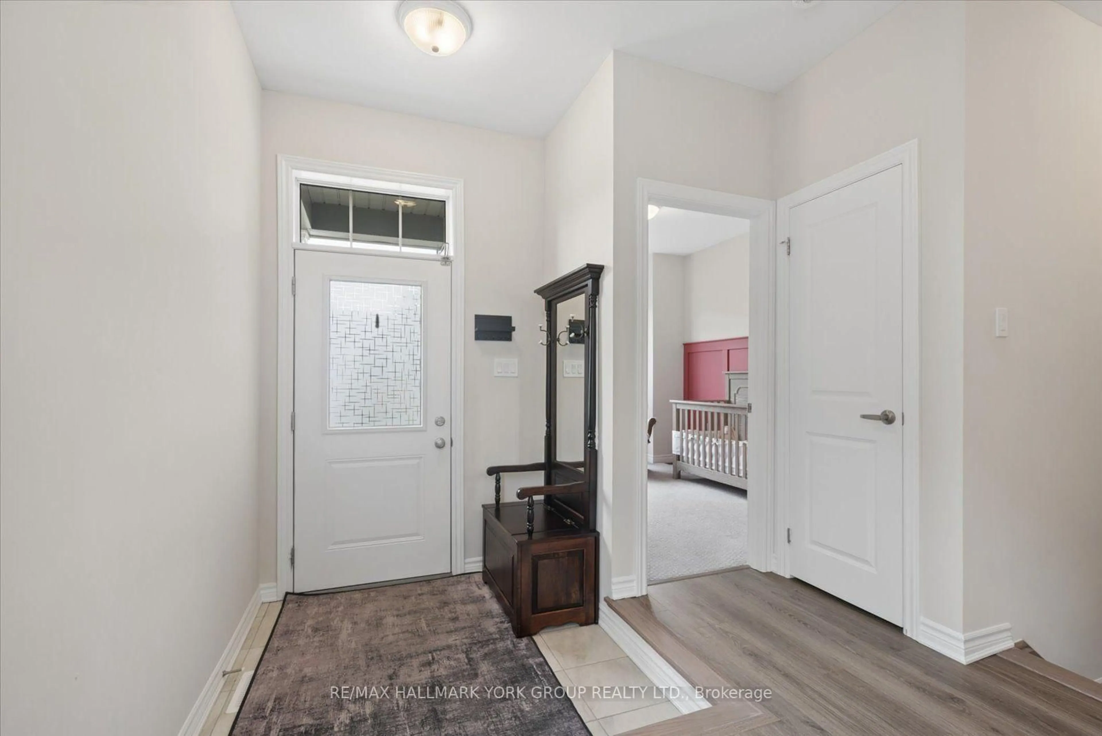 Indoor entryway for 17 Lakewood Cres #6, Kawartha Lakes Ontario K0M 1A0