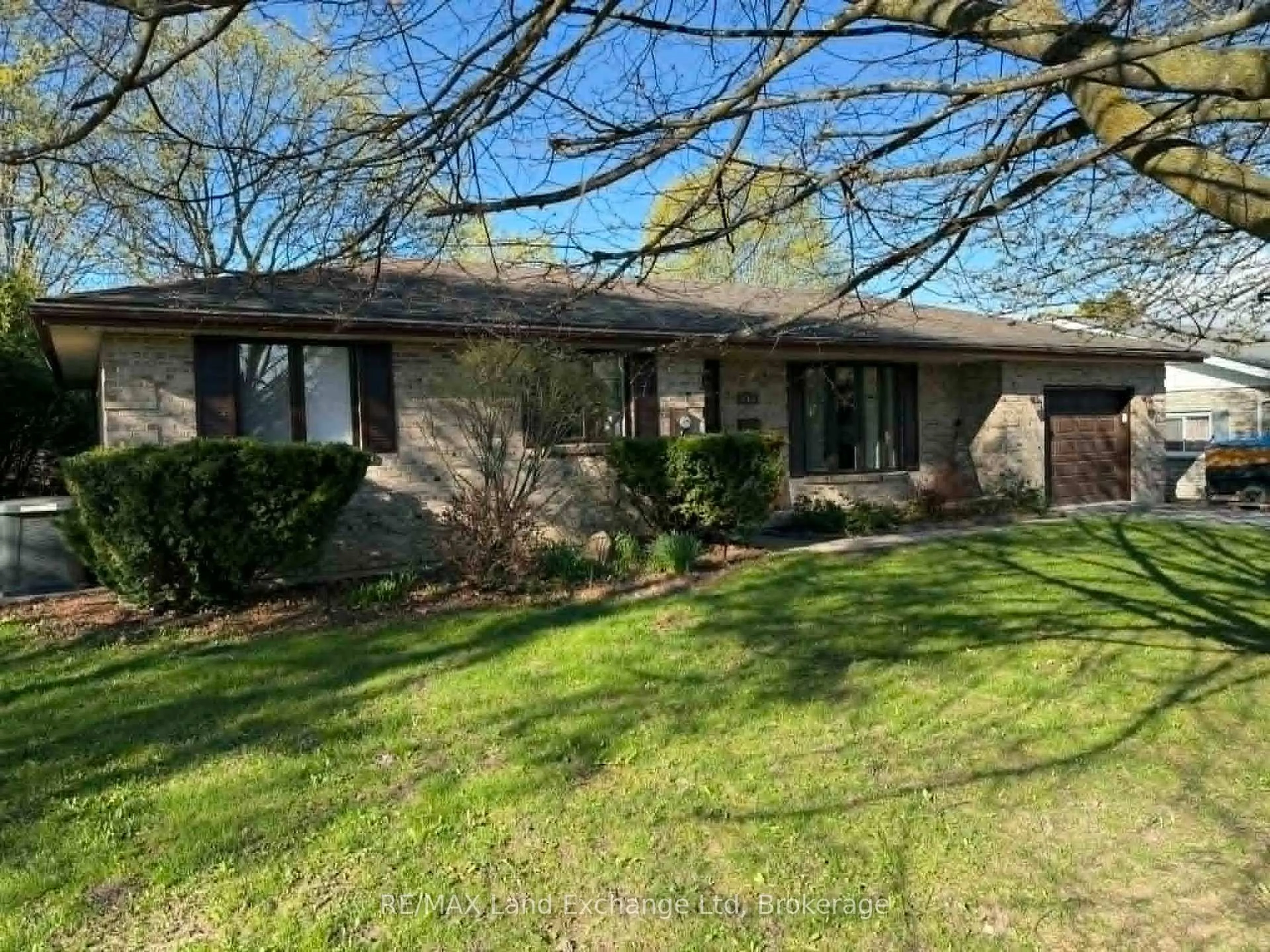Unknown for 142 Charles St, North Huron Ontario N0G 2W0