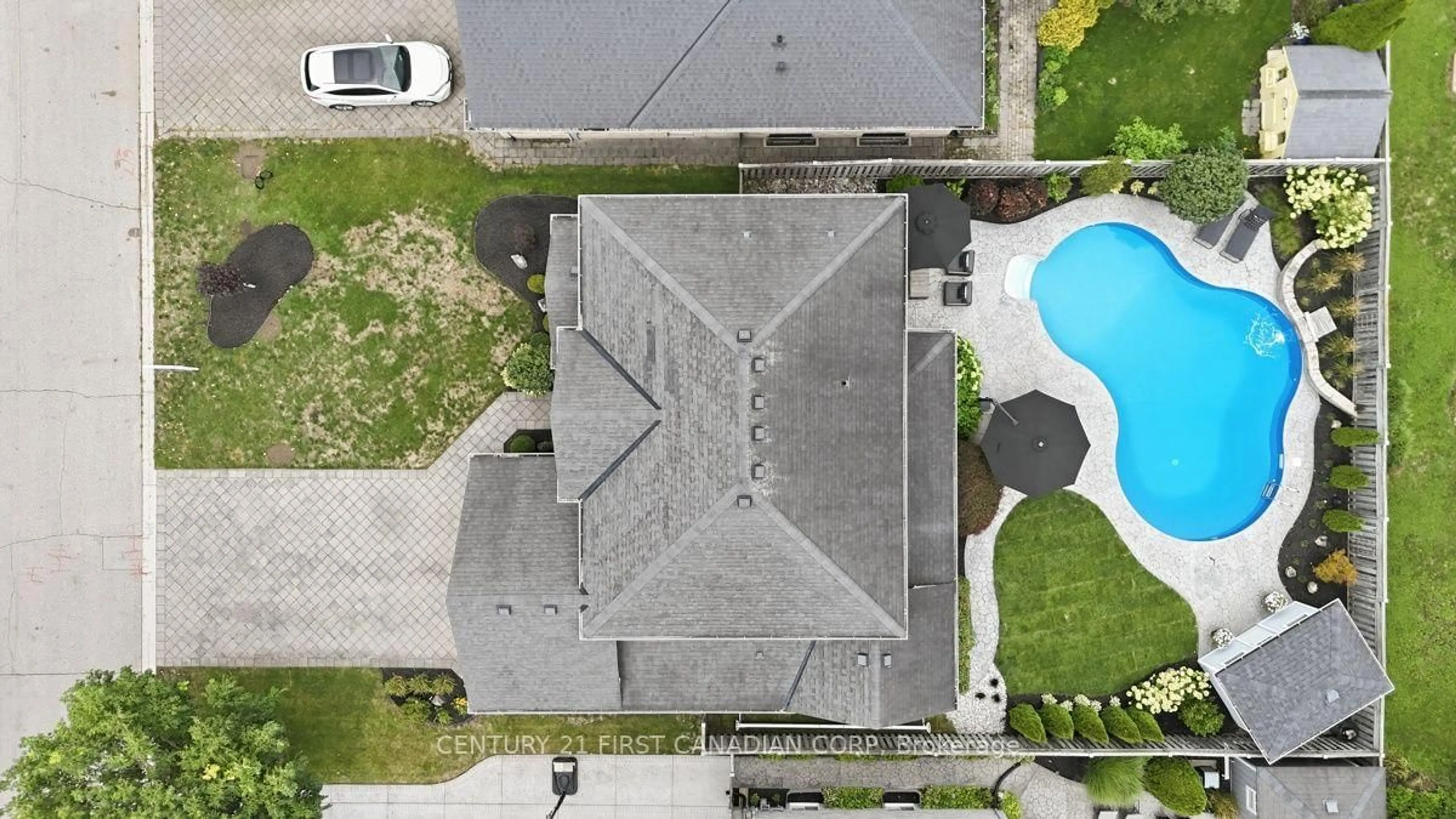 A pic from outside/outdoor area/front of a property/back of a property/a pic from drone, building for 66 Cobblestone St, London East Ontario N5Y 5M5