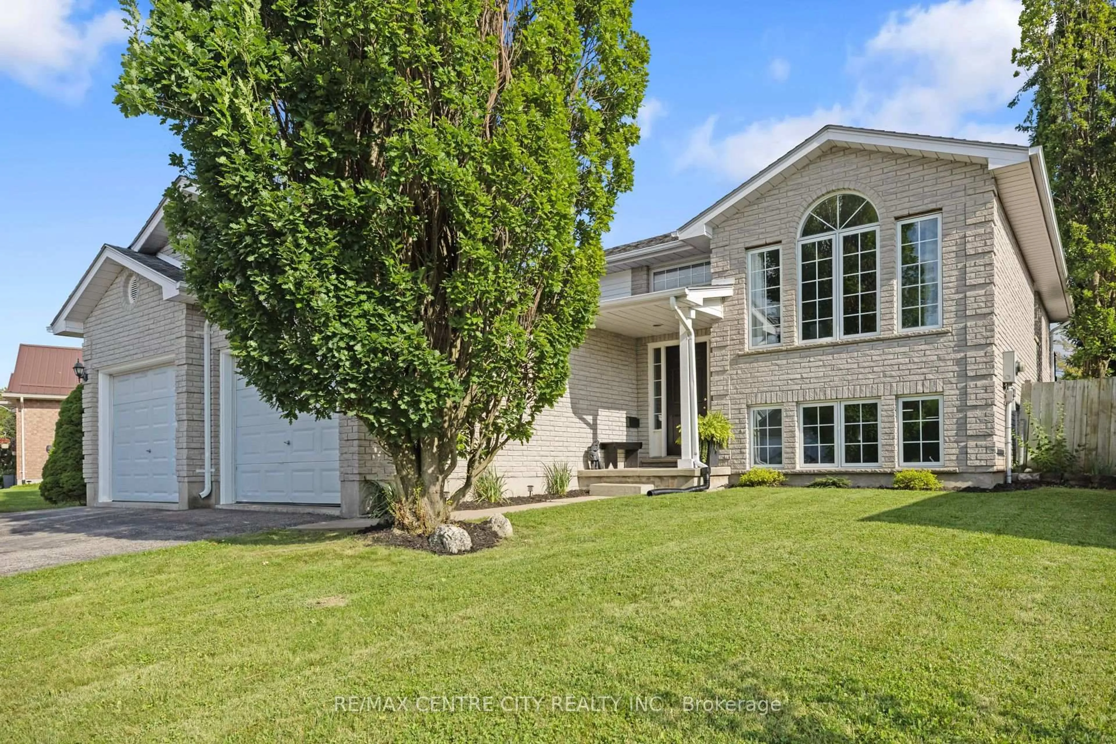 Home with vinyl exterior material, street for 52 Donker Dr, St. Thomas Ontario N5P 4J1