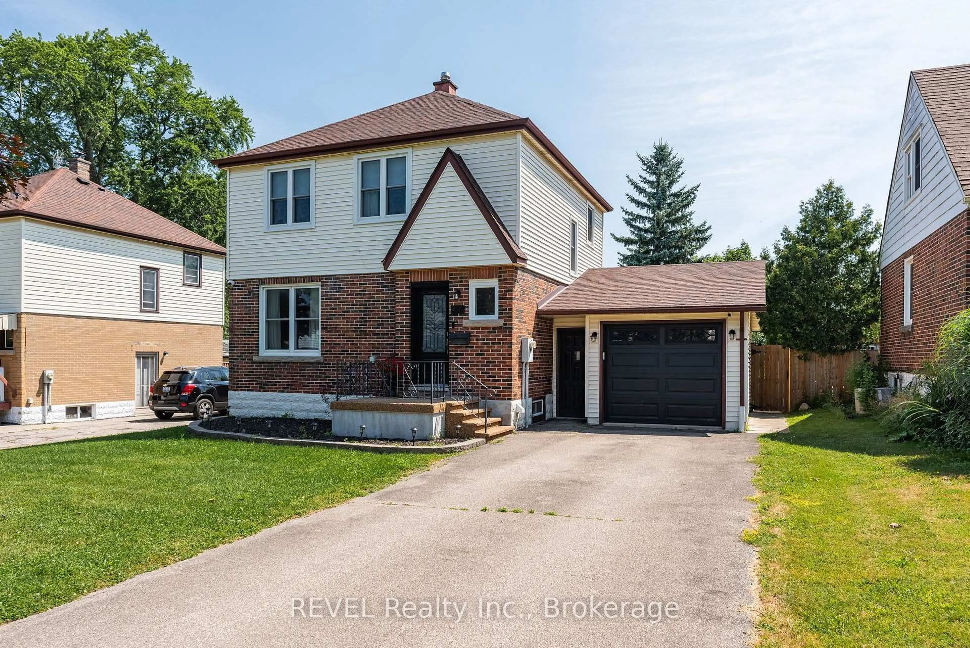 Home with brick exterior material, street for 5682 Hanan Ave, Niagara Falls Ontario L2G 4E6