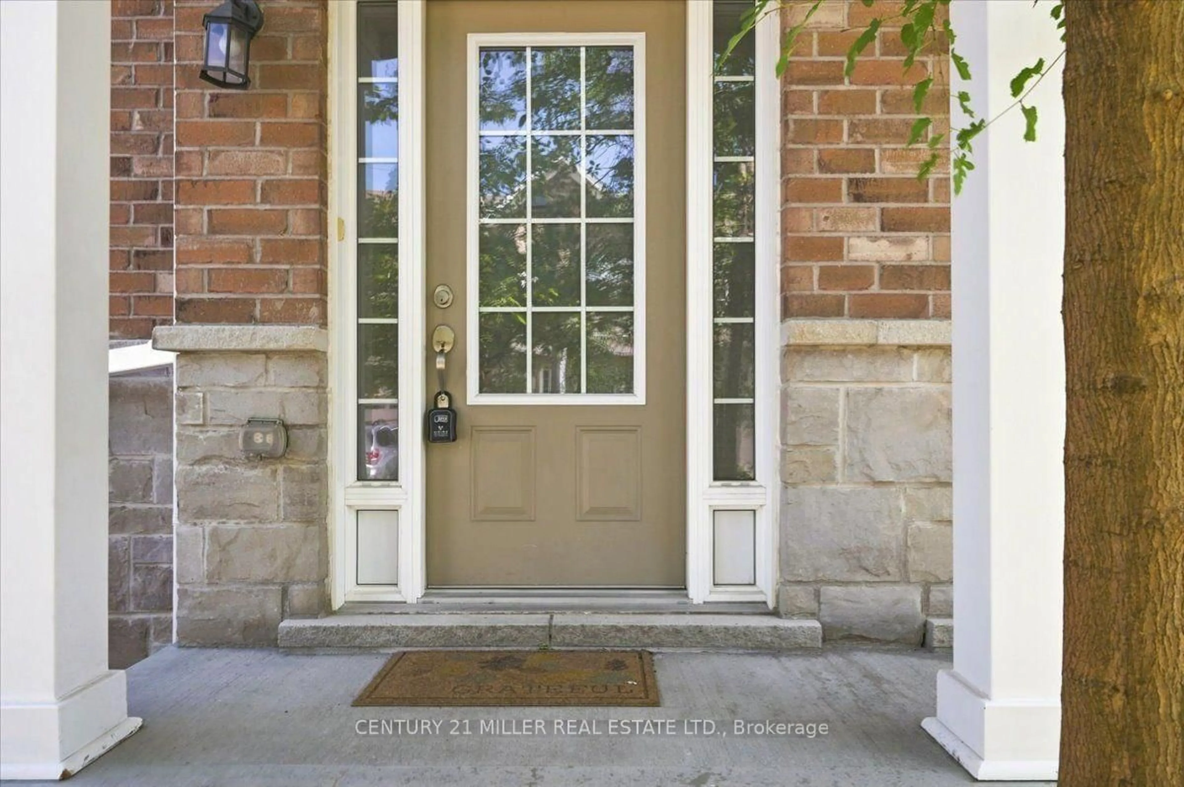 Indoor entryway for 90 Raymond Rd #30, Hamilton Ontario L9K 0J6