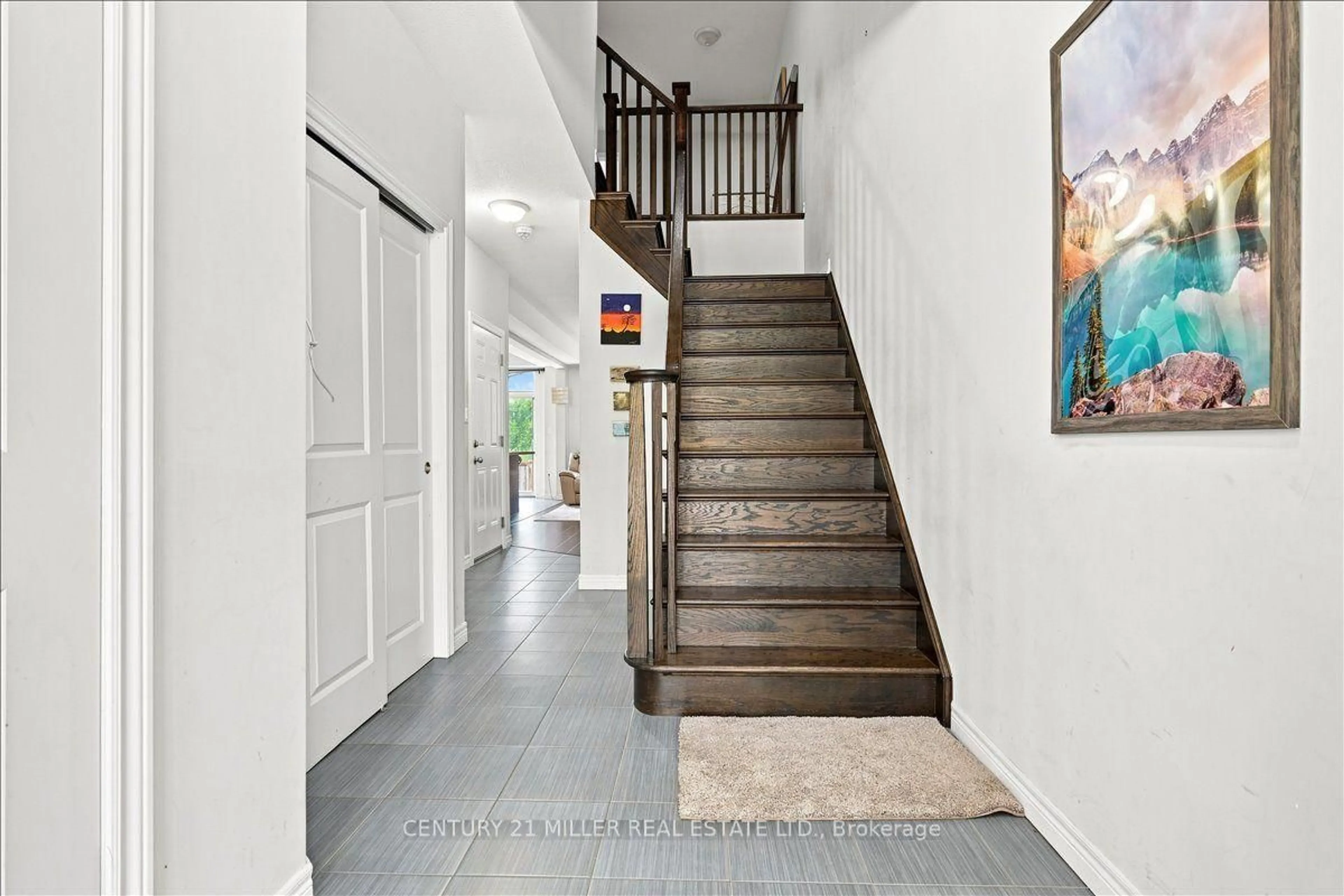 Indoor foyer for 90 Raymond Rd #30, Hamilton Ontario L9K 0J6