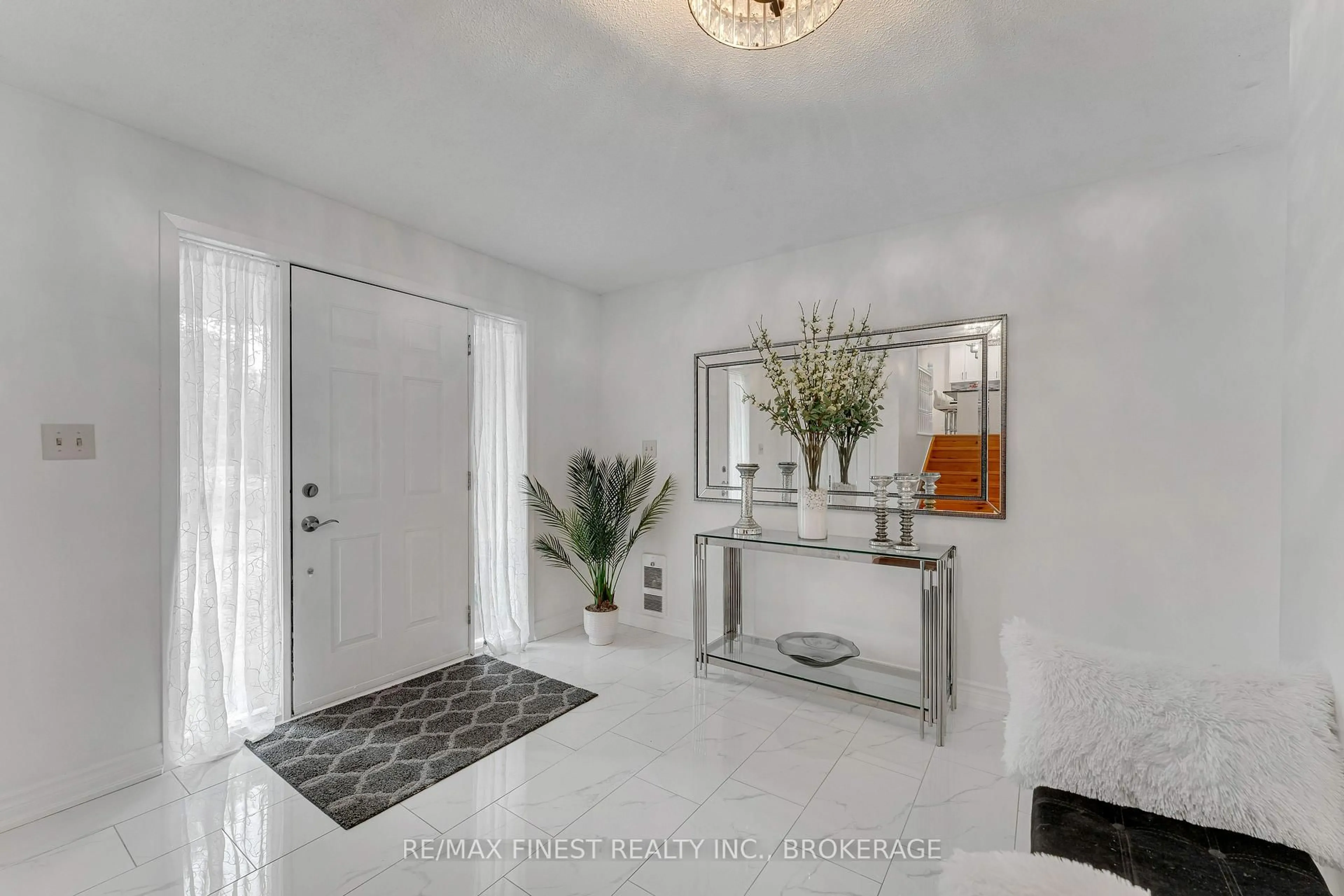 Indoor entryway for 318 French Settlement Rd, Tweed Ontario K0K 3J0