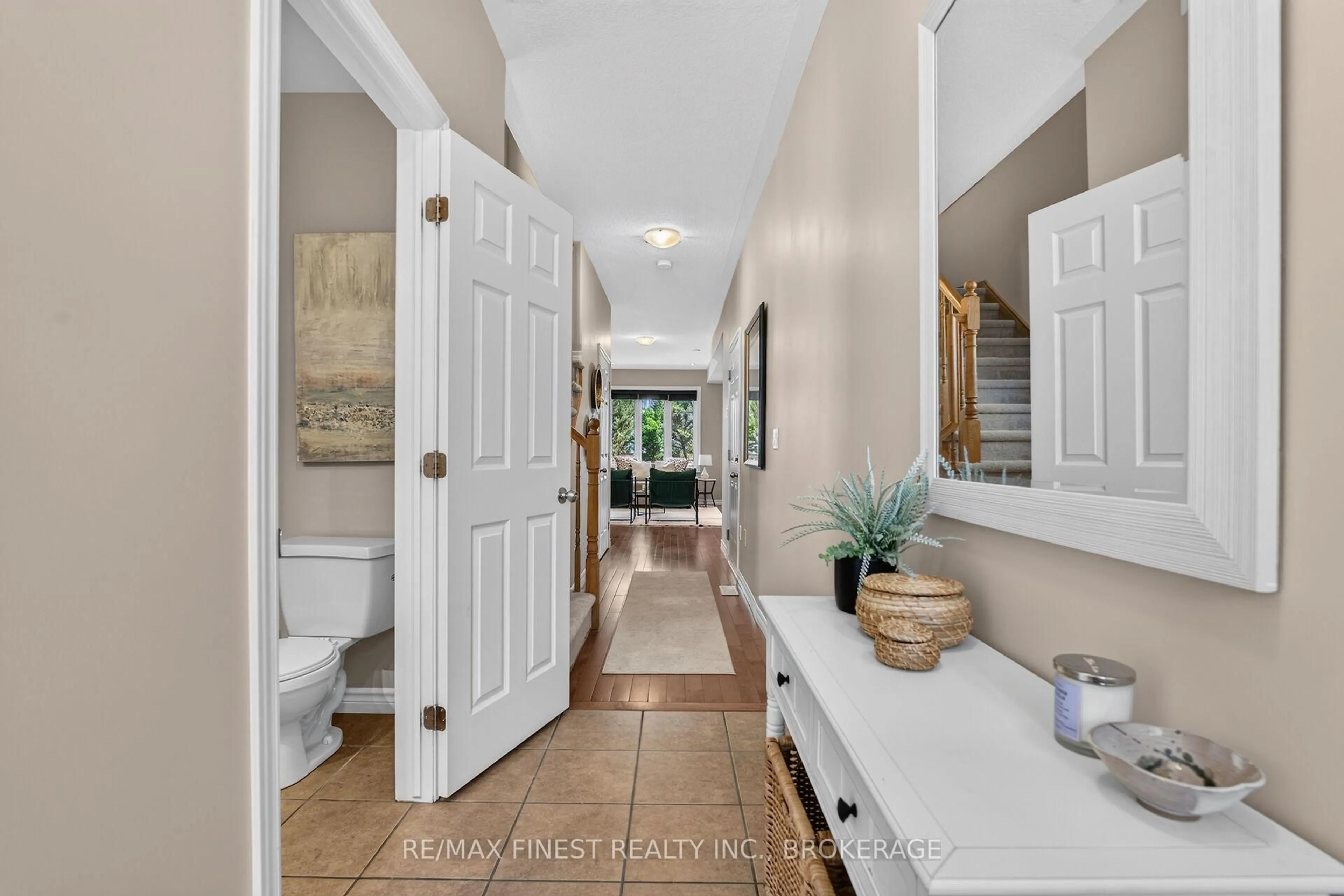 Indoor entryway for 767 Newmarket Lane, Kingston Ontario K7K 0C8