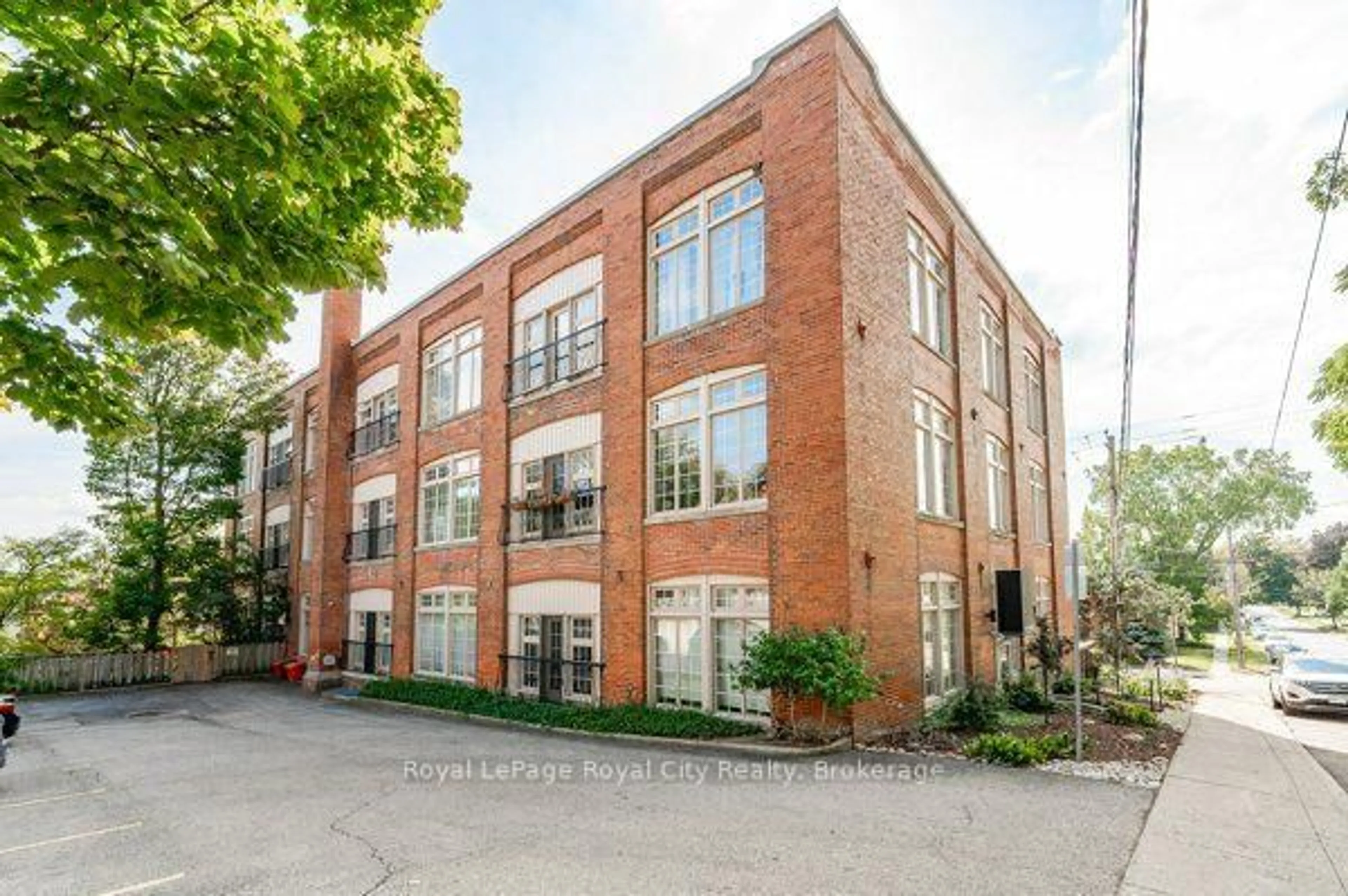 Home with brick exterior material, building for 40 Northumberland St #306, Guelph Ontario N1H 3A5