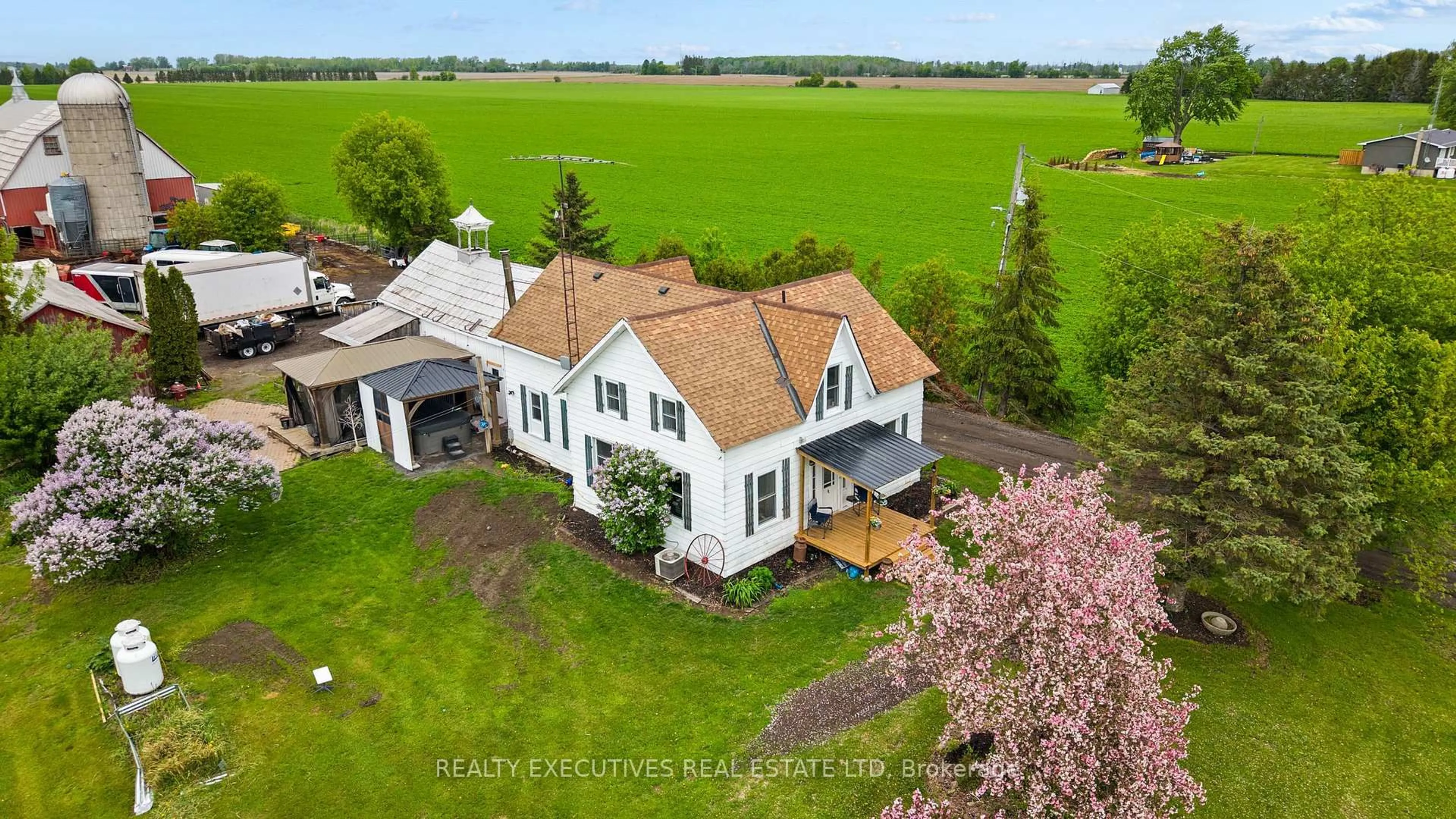 A pic from outside/outdoor area/front of a property/back of a property/a pic from drone, unknown for 12689 River Rd, North Dundas Ontario K0C 2K0