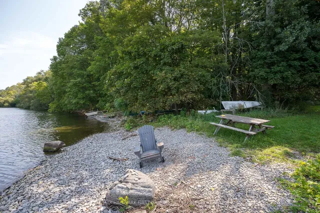 19 Pc Lane, Prince Edward County 3