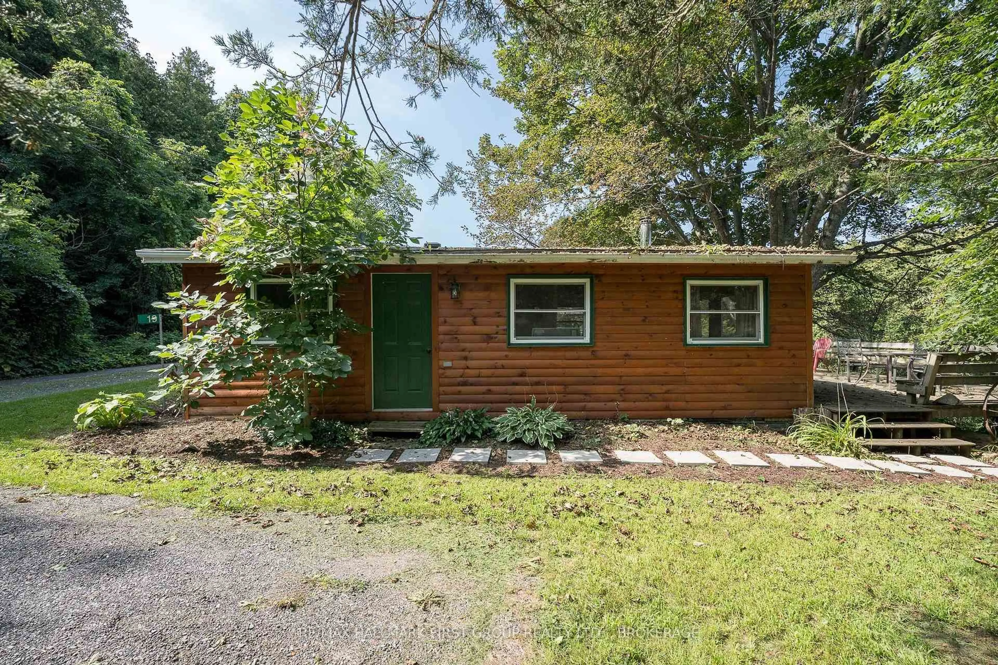 Home with vinyl exterior material, unknown for 19 Pc Lane, Prince Edward County Ontario K0K 2T0