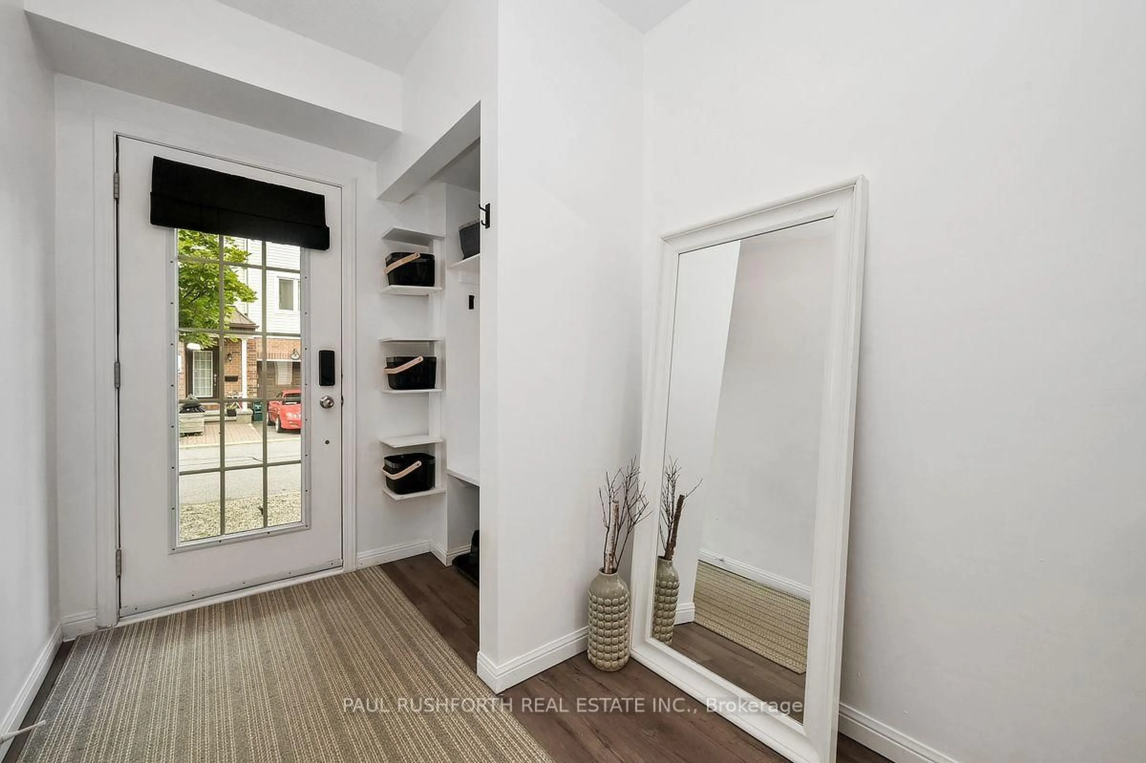 Indoor entryway for 766 Sanibel Private, Ottawa Ontario K2H 0A8