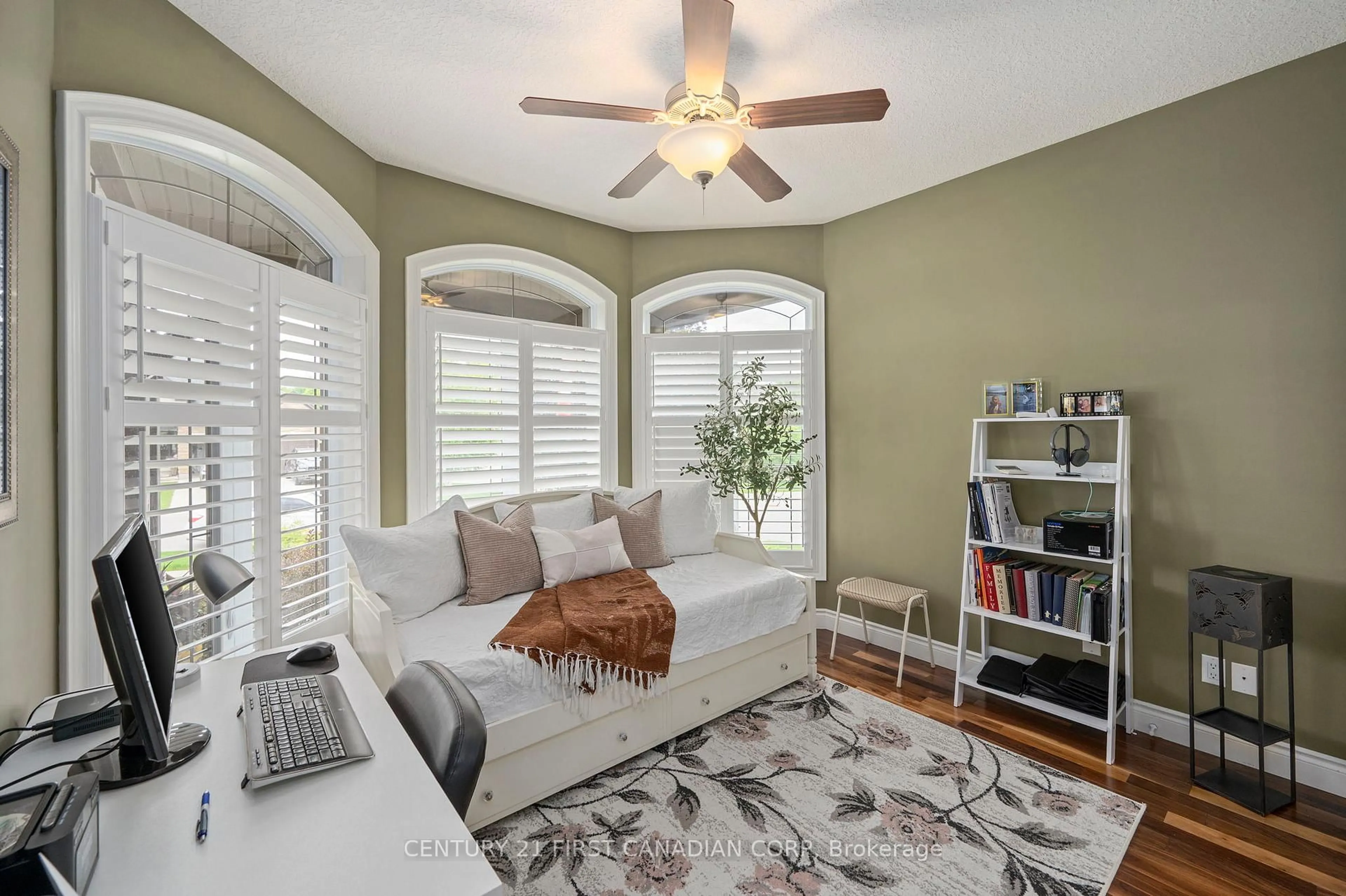 Living room with furniture, unknown for 286 Dufferin St, Central Elgin Ontario N0L 1B0