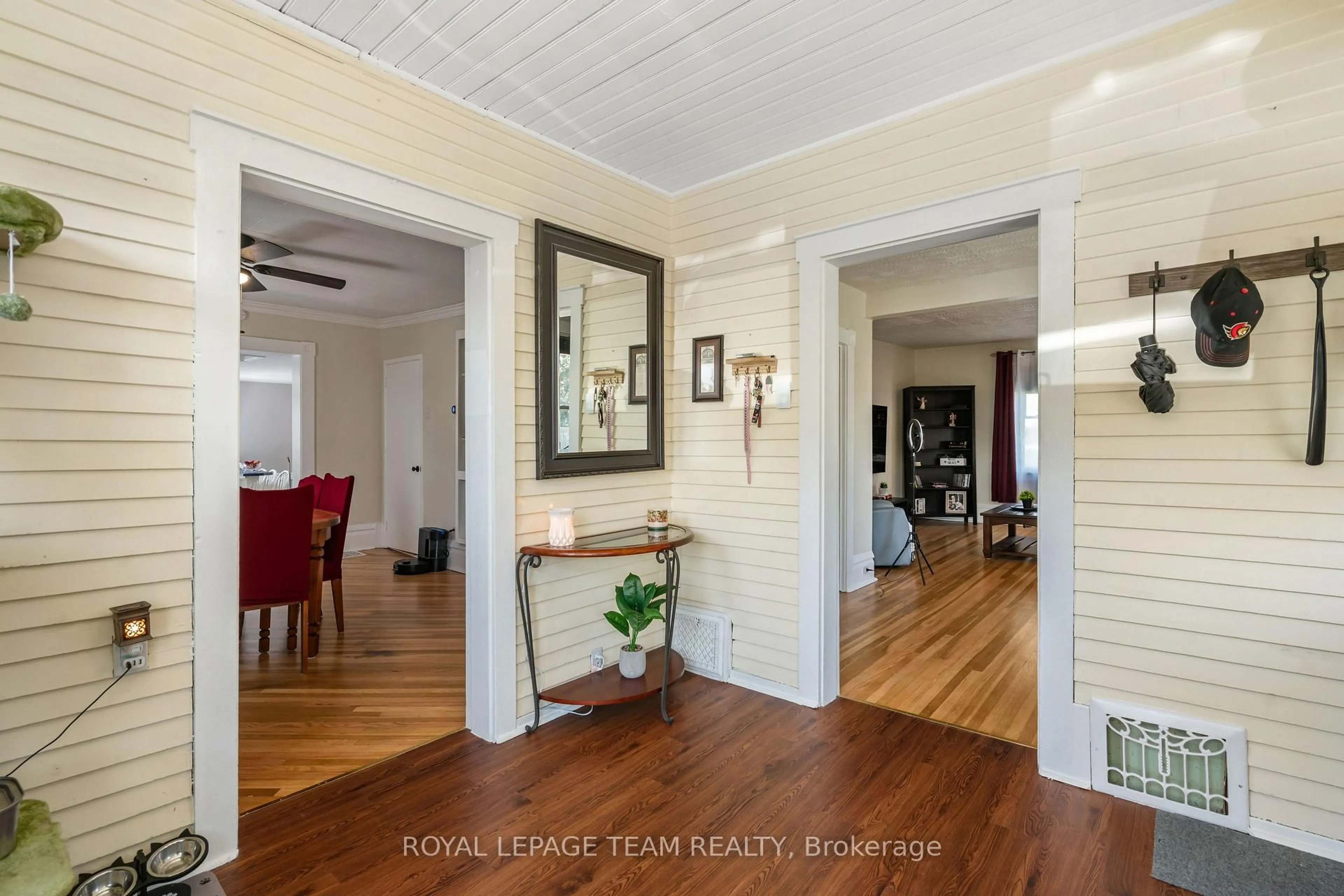 Indoor entryway for 301 Oxford St, North Grenville Ontario K0G 1J0
