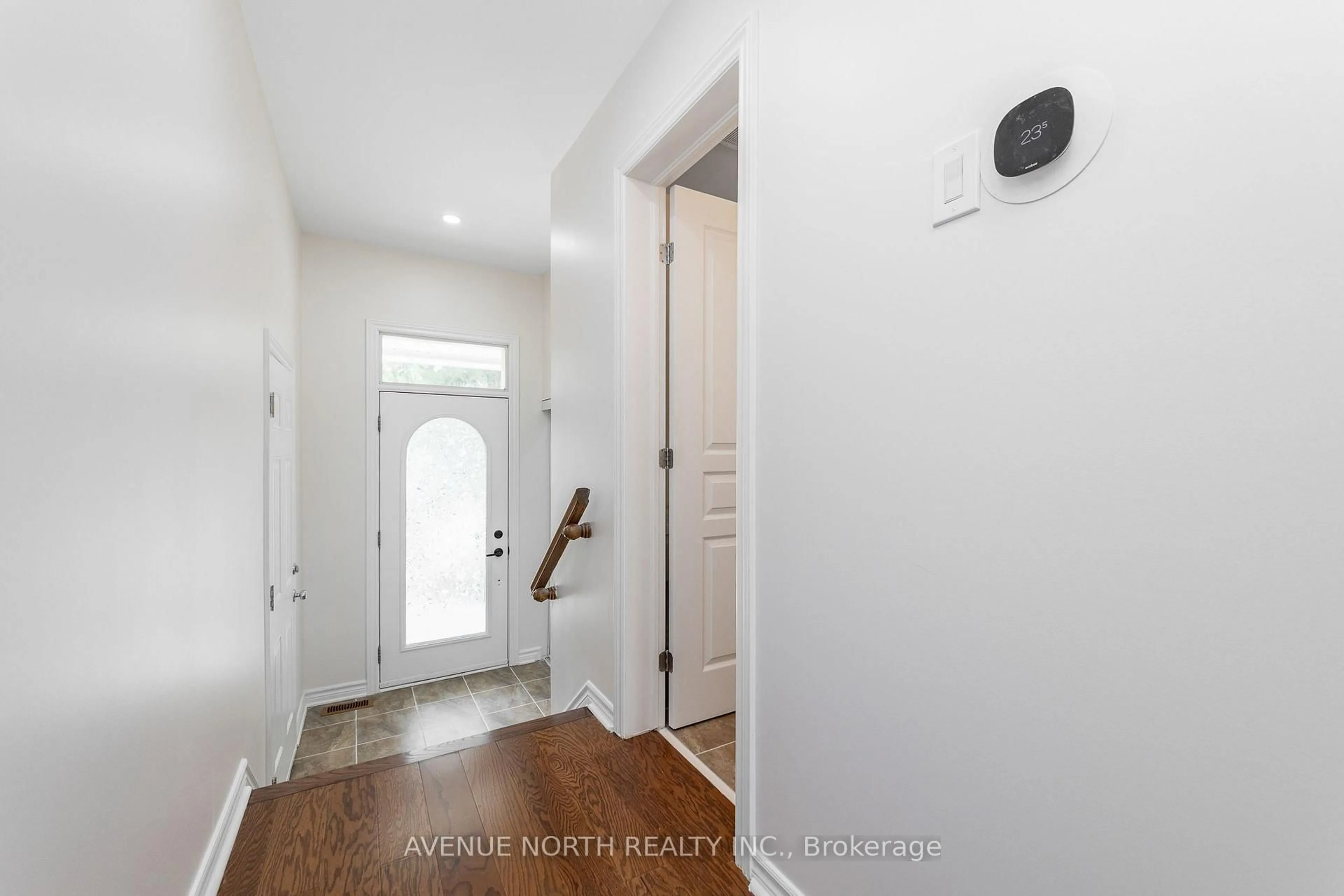 Indoor entryway for 205 Hidden Meadow Ave, Ottawa Ontario K1T 0C2