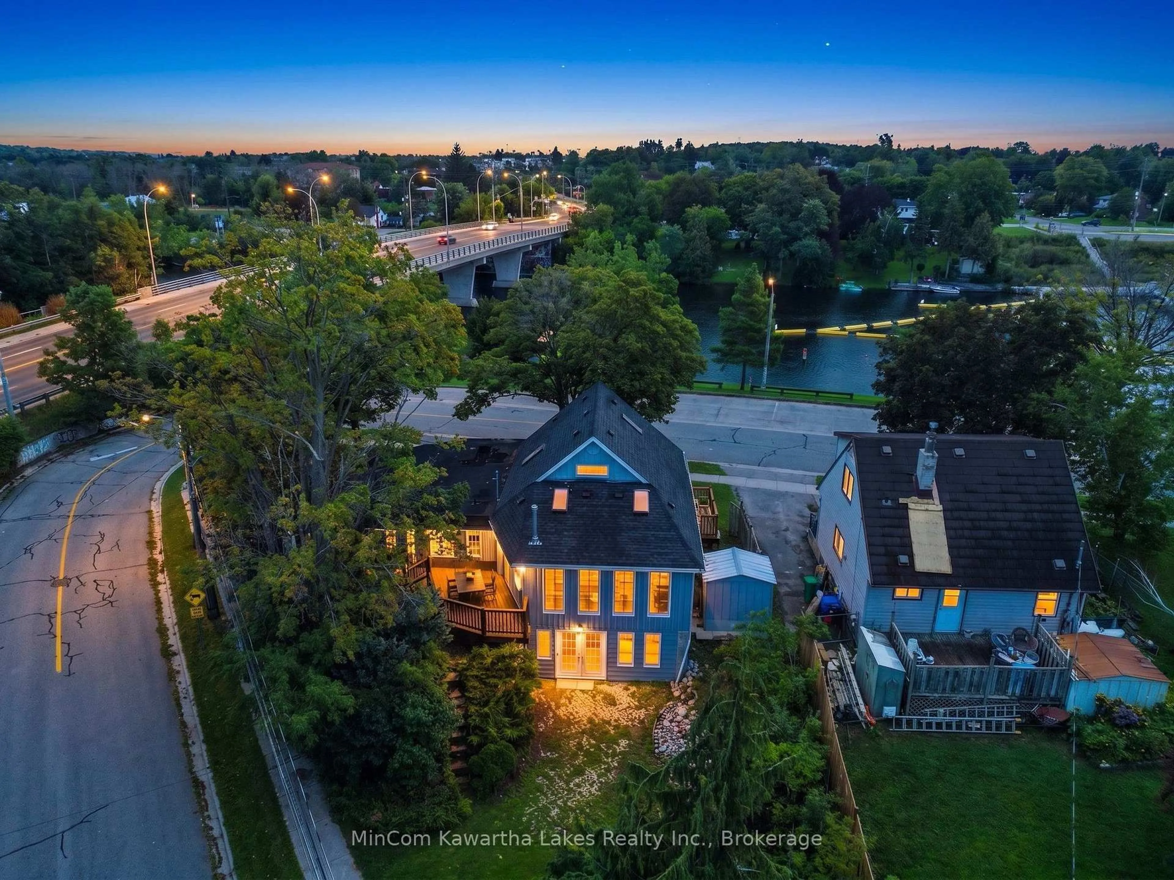 A pic from outside/outdoor area/front of a property/back of a property/a pic from drone, city buildings view from balcony for 811 Morphet Ave, Peterborough Ontario K9J 2X7
