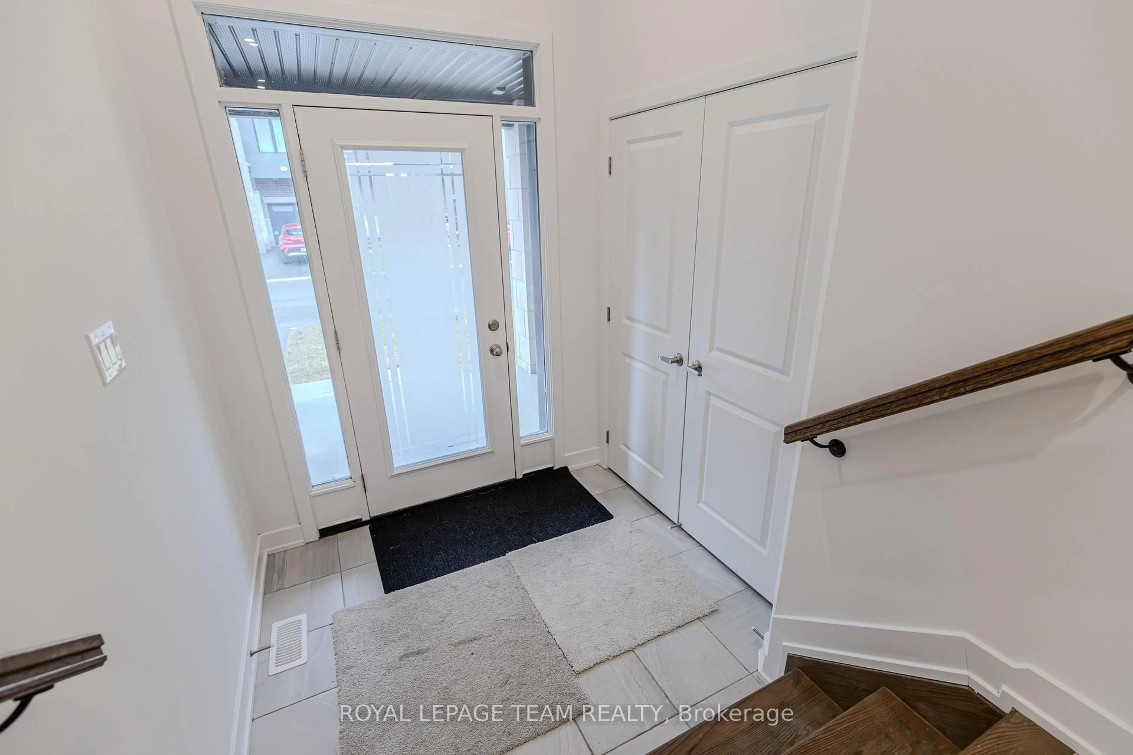 Indoor entryway for 867 Anciano Cres, Stittsville Ontario K2S 2R8