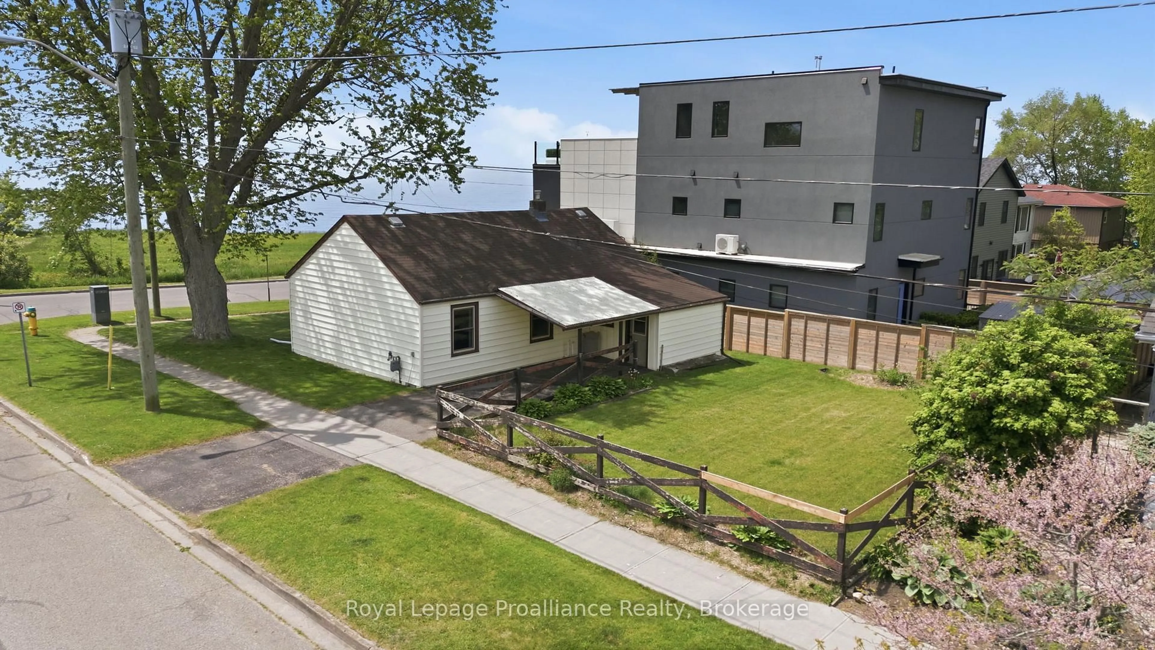 A pic from outside/outdoor area/front of a property/back of a property/a pic from drone, unknown for 478 Monk St, Cobourg Ontario K9A 2T1