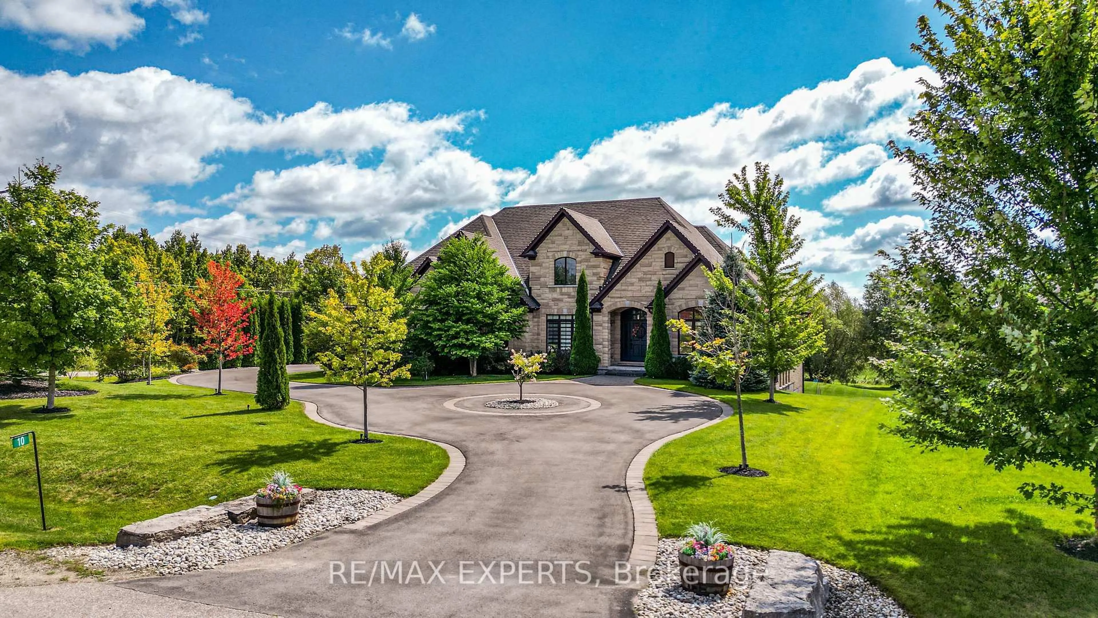 A pic from outside/outdoor area/front of a property/back of a property/a pic from drone, water/lake/river/ocean view for 10 Old Ruby Lane, Puslinch Ontario N0B 2J0