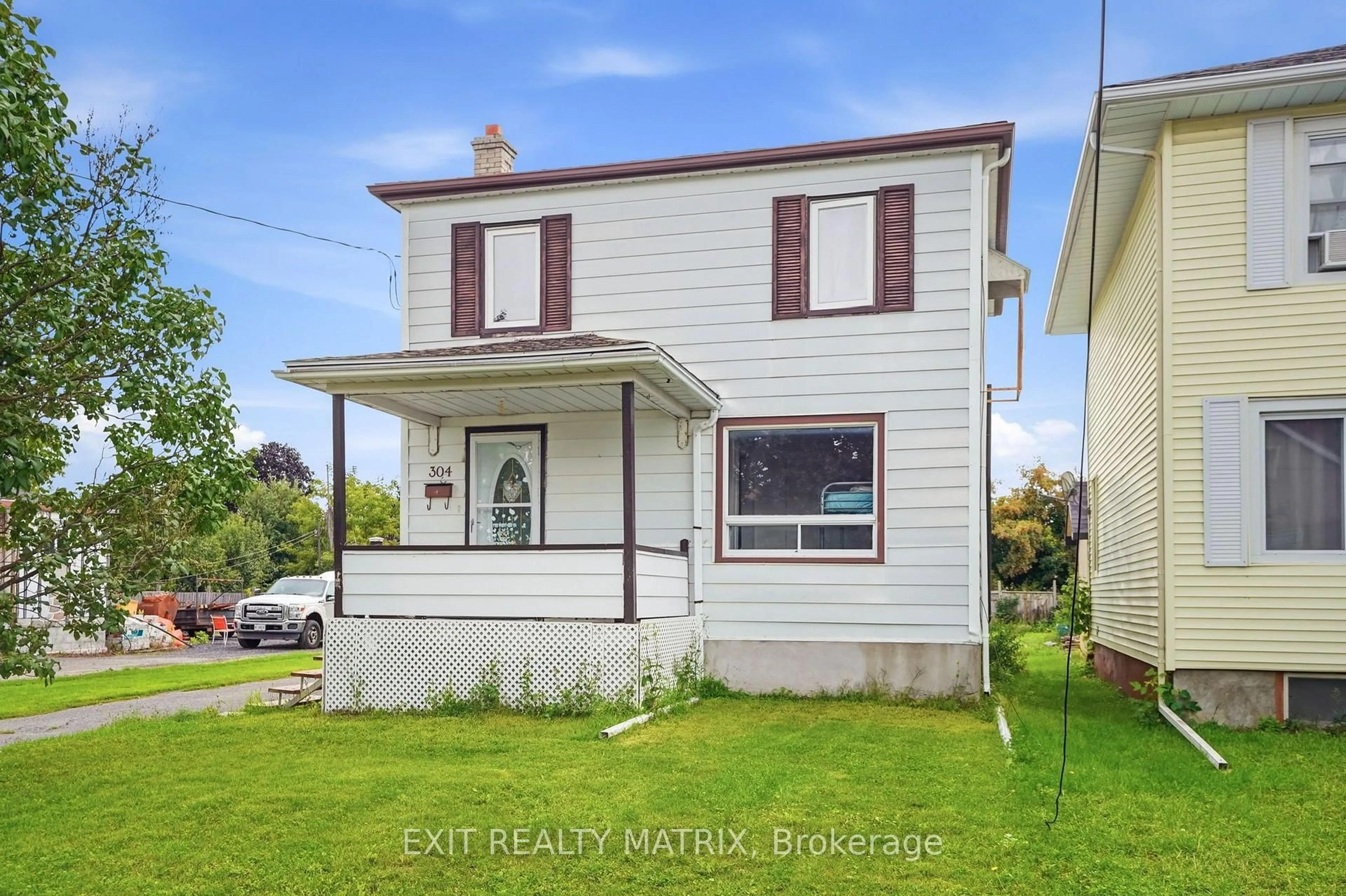 Home with vinyl exterior material, building for 304 Abbott St, Hawkesbury Ontario K6A 2C9