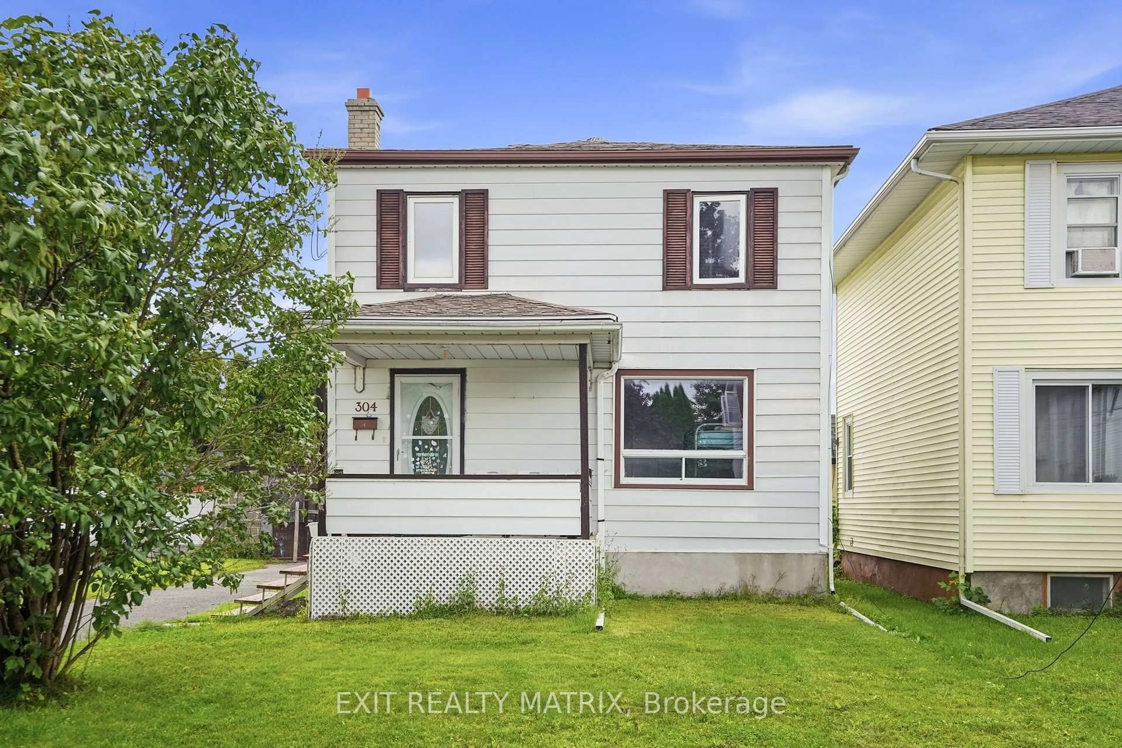 Home with vinyl exterior material, street for 304 Abbott St, Hawkesbury Ontario K6A 2C9