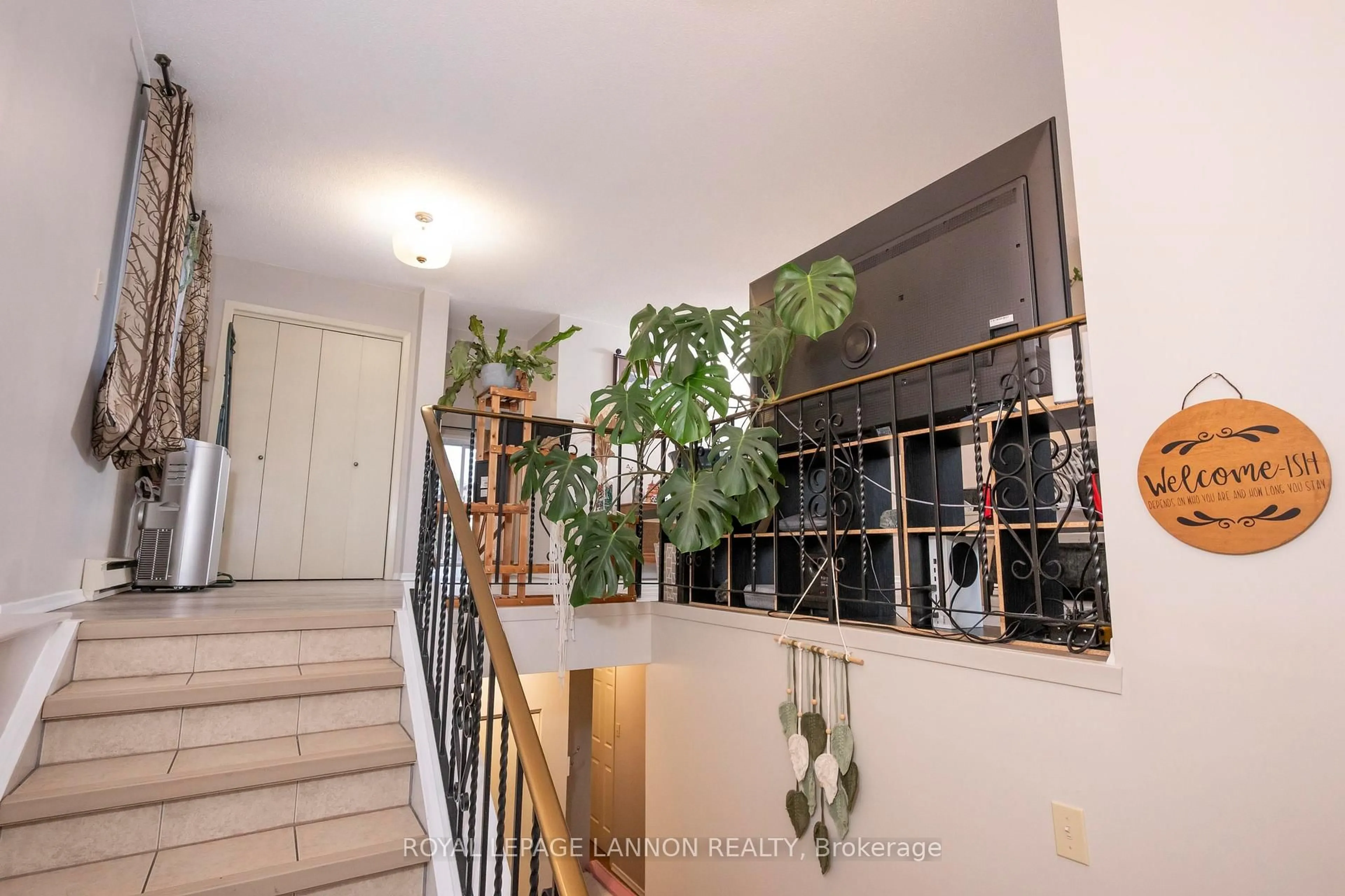 Indoor foyer for 80 Peter St, Thunder Bay Ontario P7A 5H3