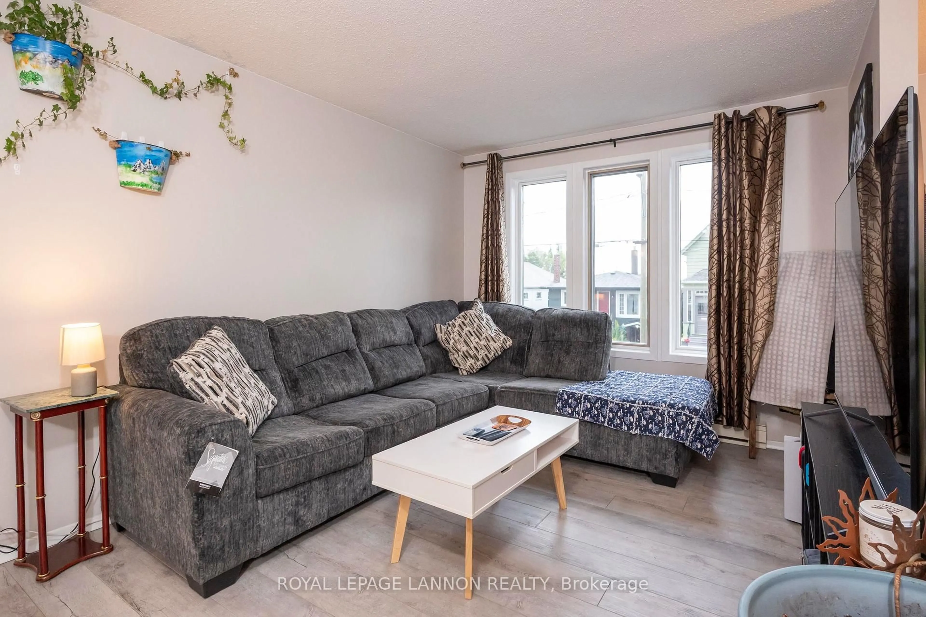 Living room with furniture, wood/laminate floor for 80 Peter St, Thunder Bay Ontario P7A 5H3
