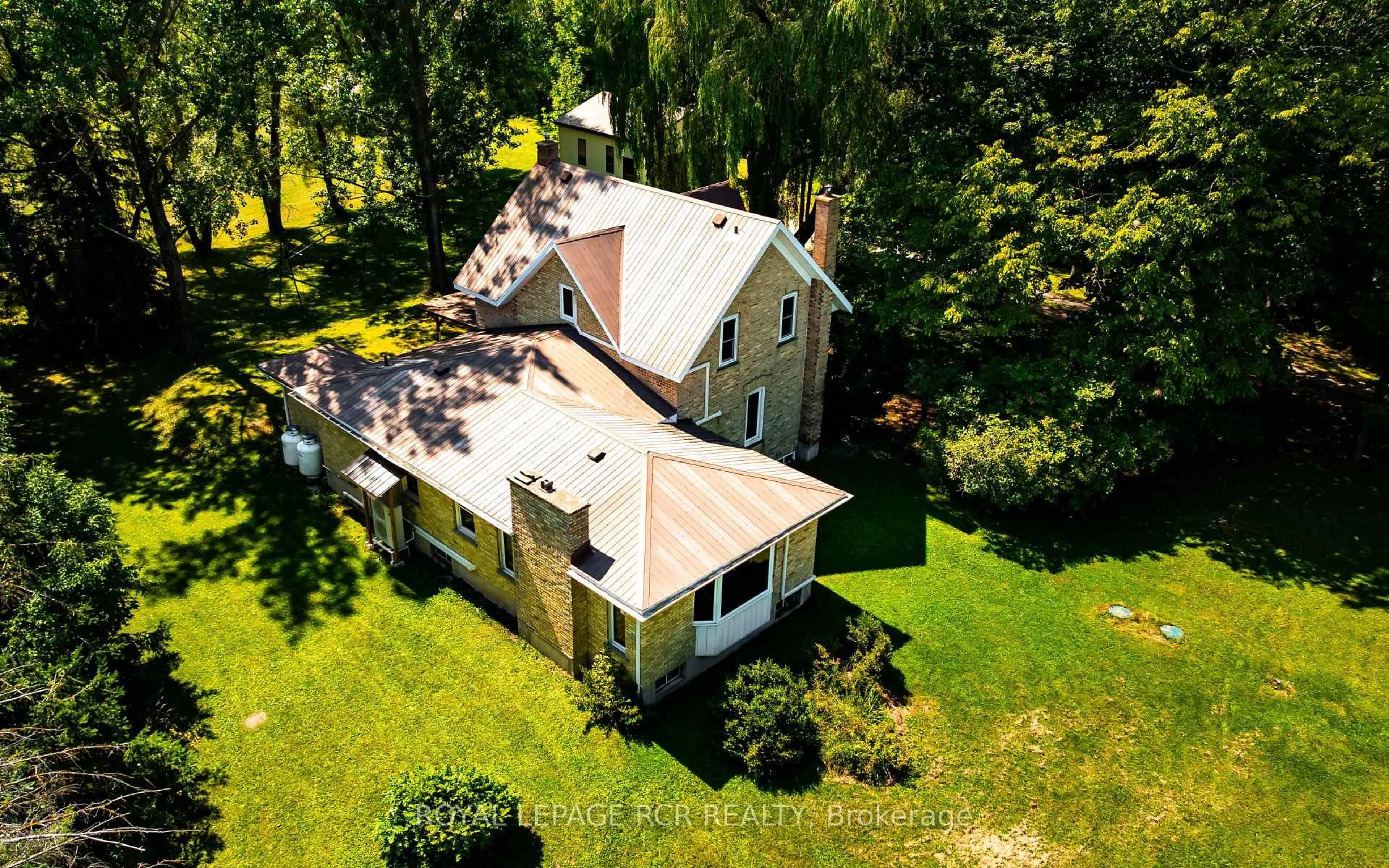 A pic from outside/outdoor area/front of a property/back of a property/a pic from drone, unknown for 1319 10 Concession, Brockton Ontario N0G 1W0