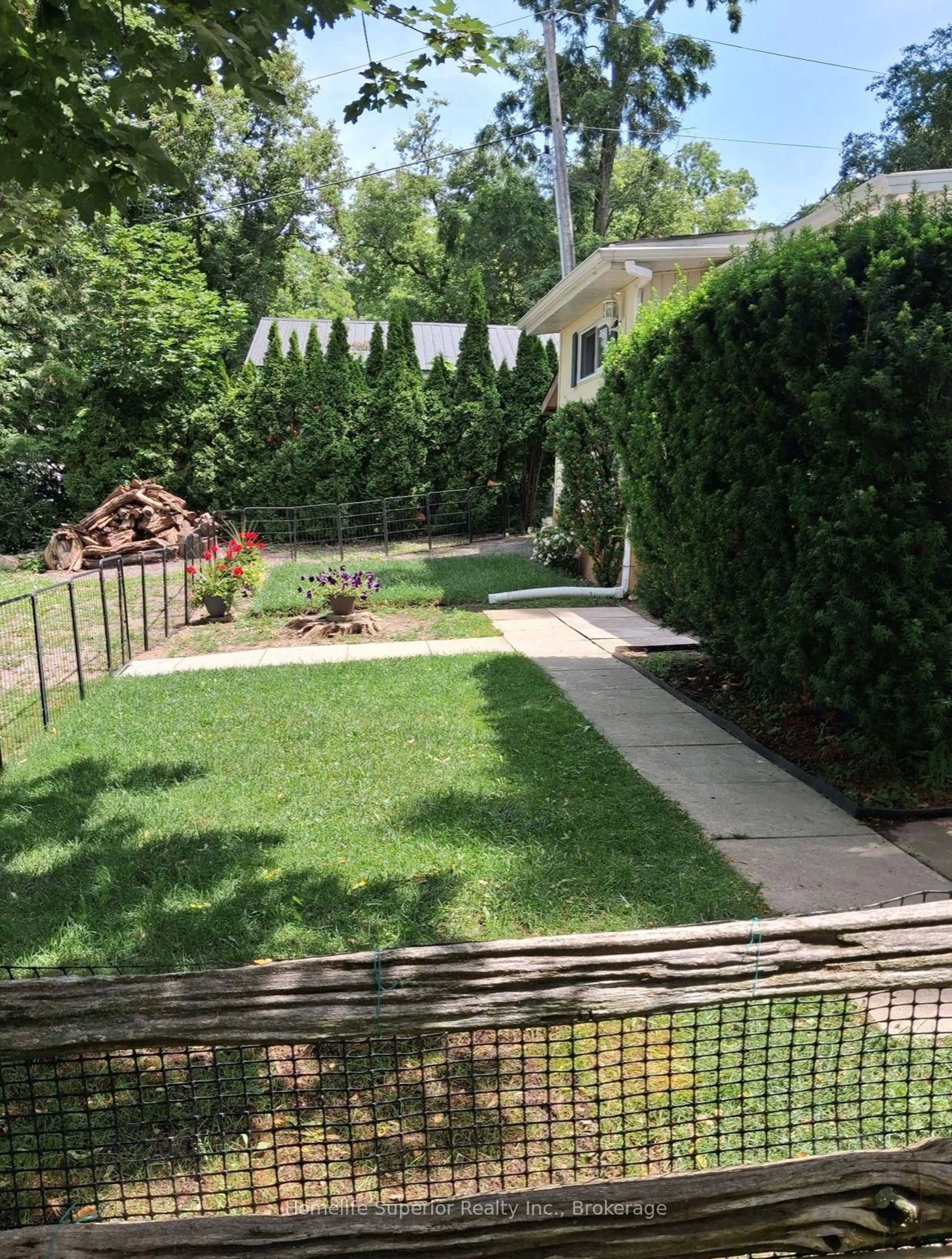 Patio, street for 485-5139 Halstead Beach Rd #5, Hamilton Township Ontario K0L 1E0
