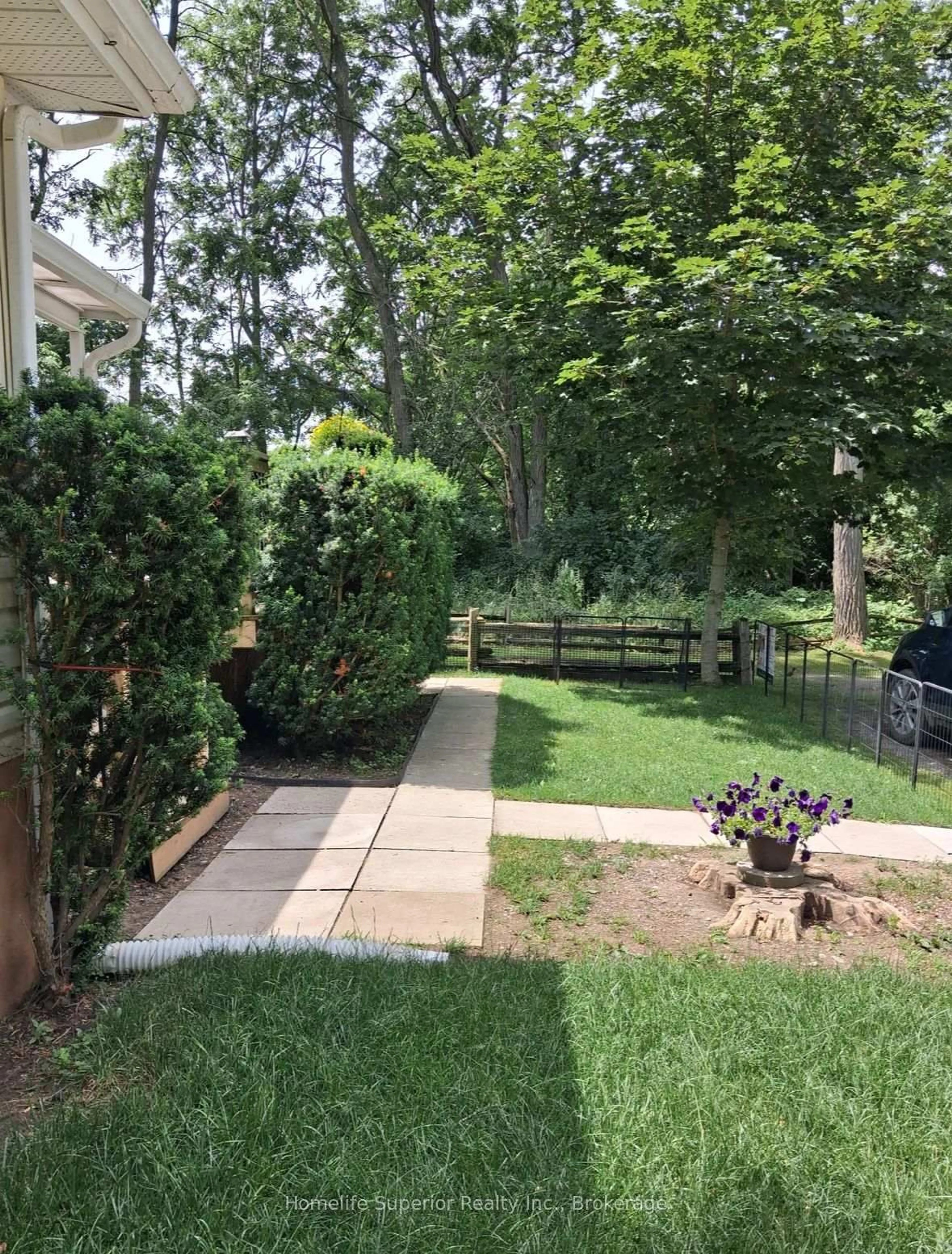 Patio, street for 485-5139 Halstead Beach Rd #5, Hamilton Township Ontario K0L 1E0