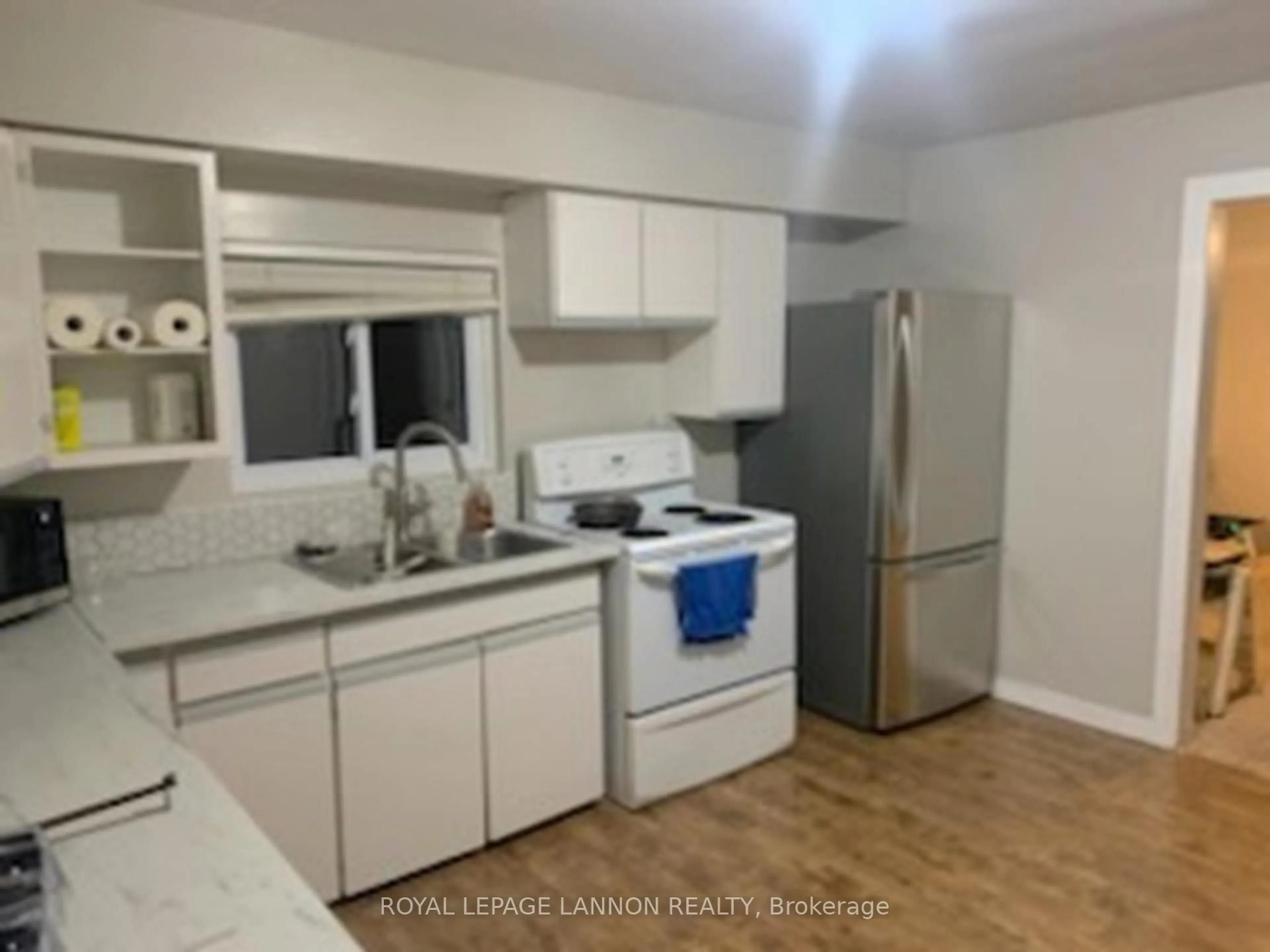 Standard kitchen, unknown for 474 Marion St, Thunder Bay Ontario P7A 1E1