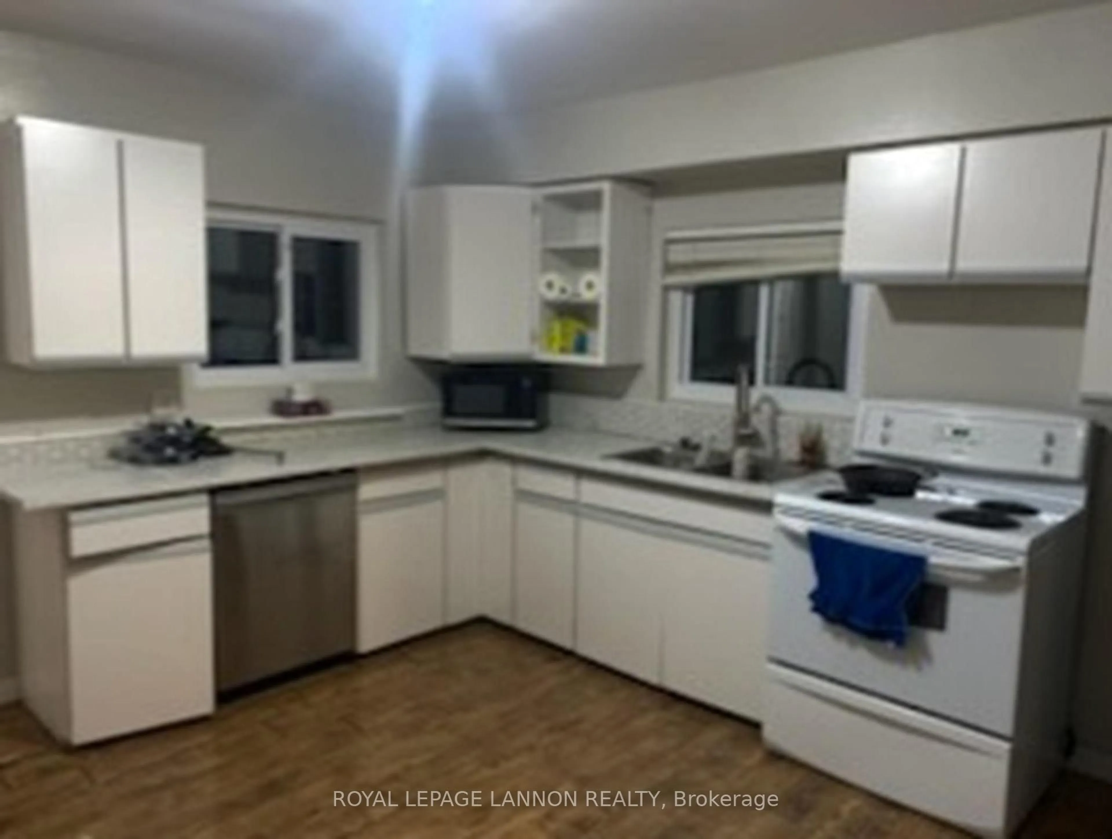 Standard kitchen, unknown for 474 Marion St, Thunder Bay Ontario P7A 1E1