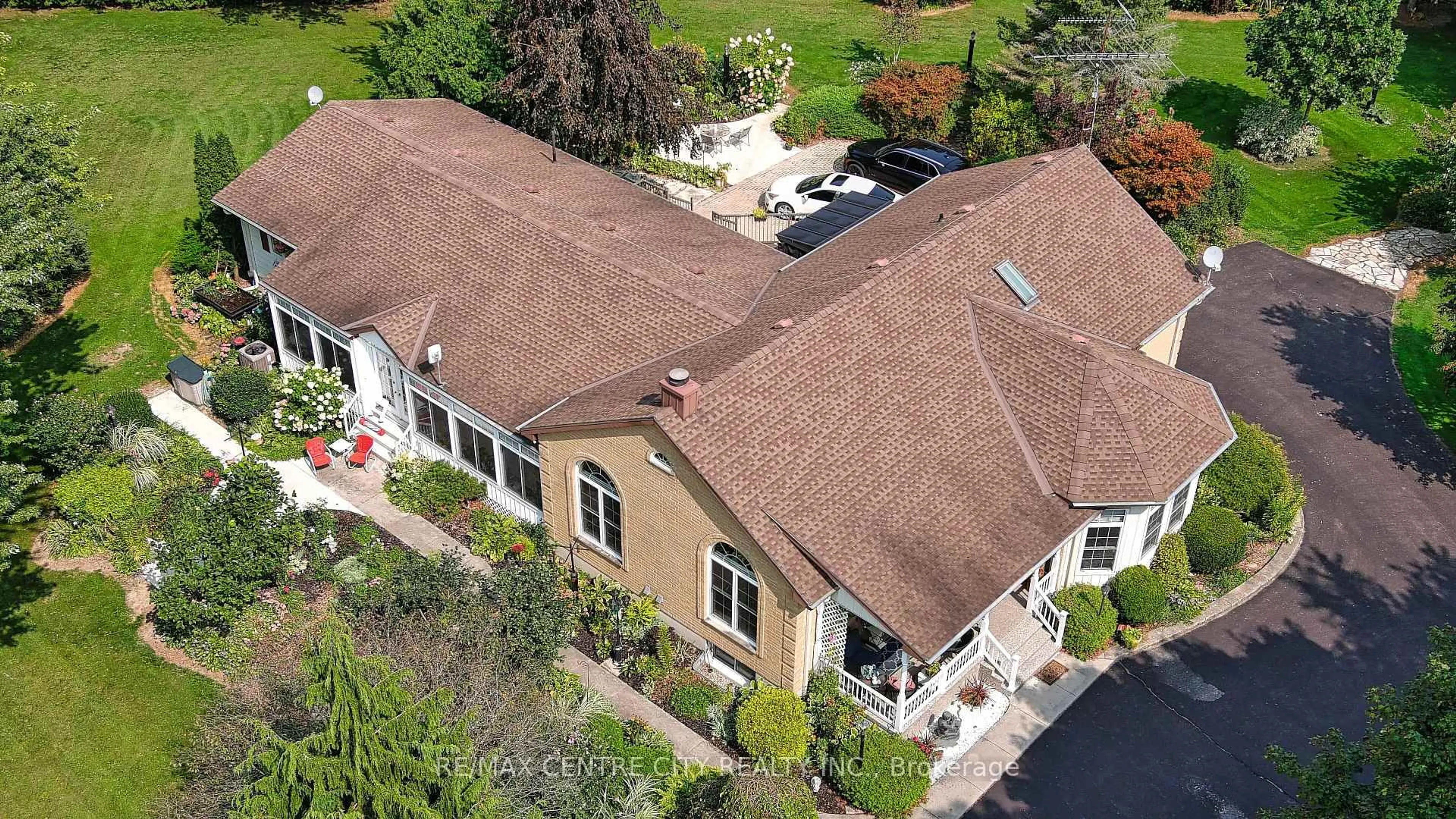 A pic from outside/outdoor area/front of a property/back of a property/a pic from drone, unknown for 8982 Yarmouth Centre Rd, Central Elgin Ontario N5P 3S6