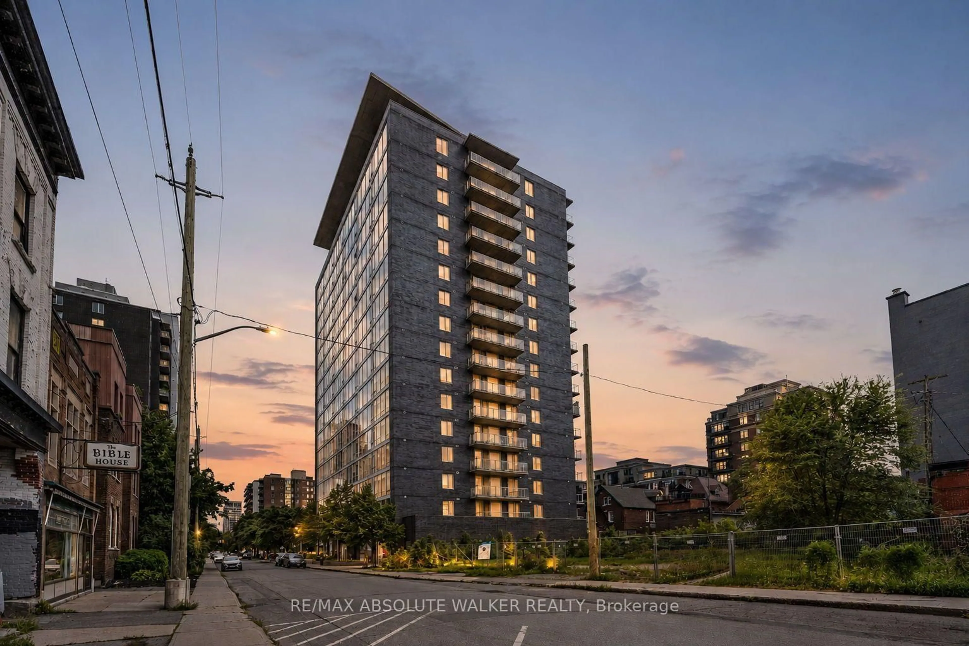 Unknown for 300 Lisgar St #810, Ottawa Ontario K2P 0E2
