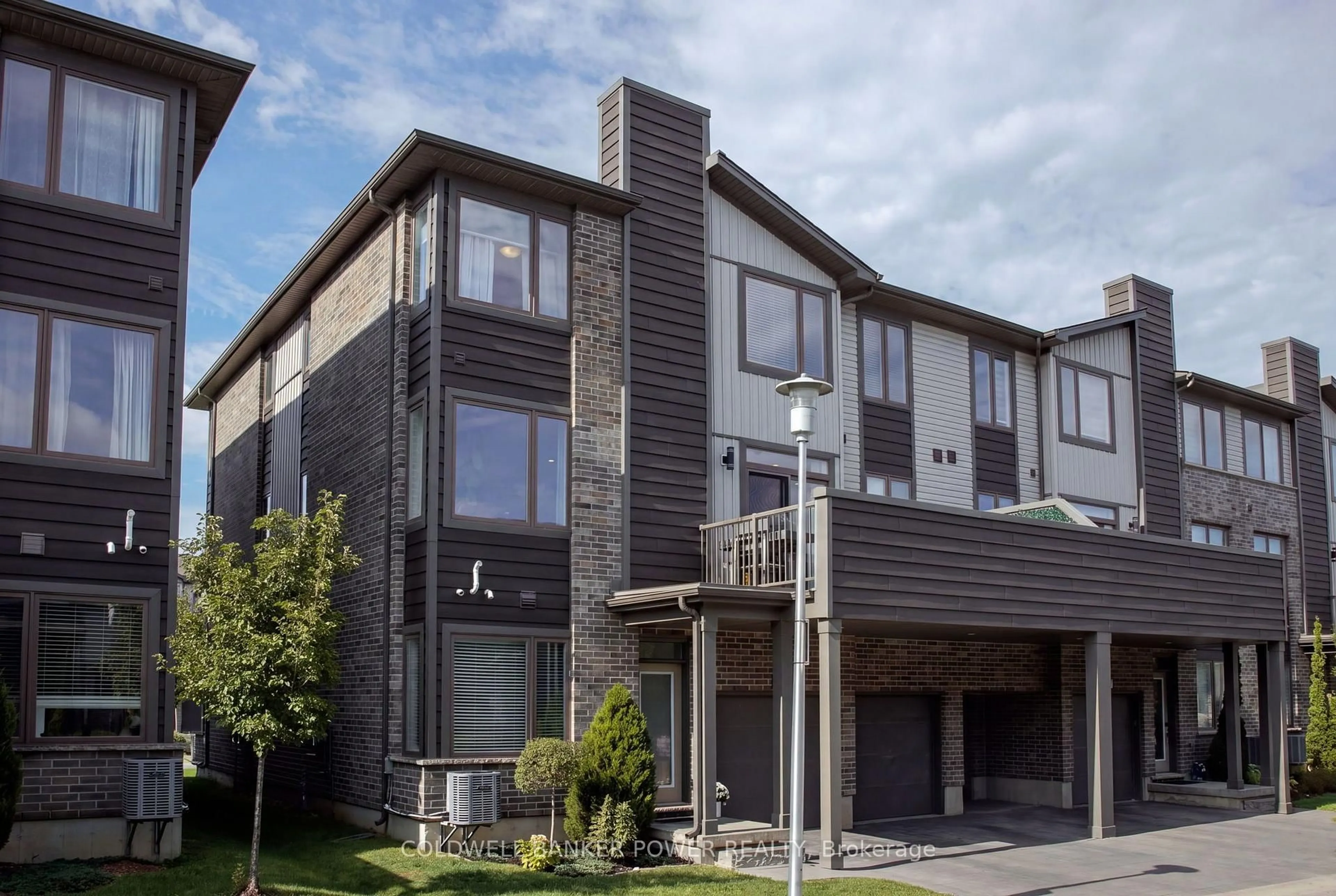 Home with vinyl exterior material, street for 1960 Dalmagarry Rd #23, London North Ontario N6G 0T8