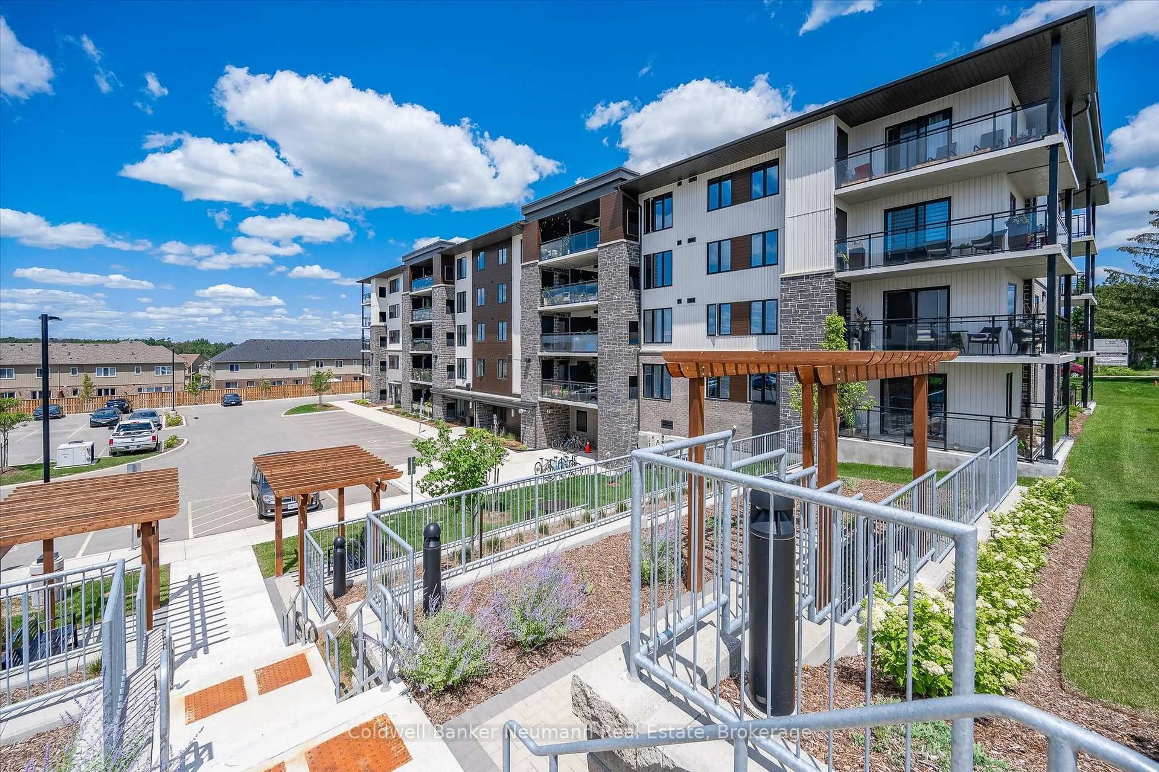 Patio, unknown for 104 Summit Ridge Dr #102, Guelph Ontario N1E 0R5